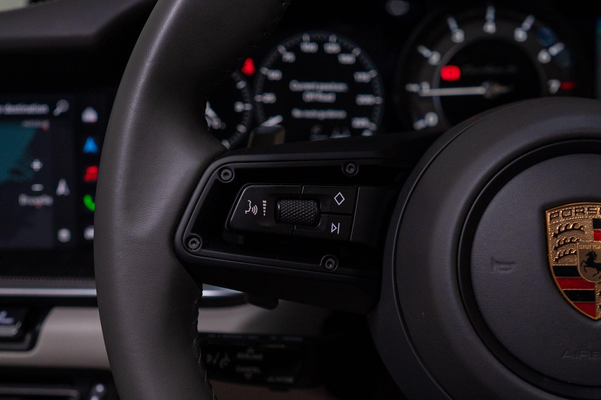 Porsche 911 view 32