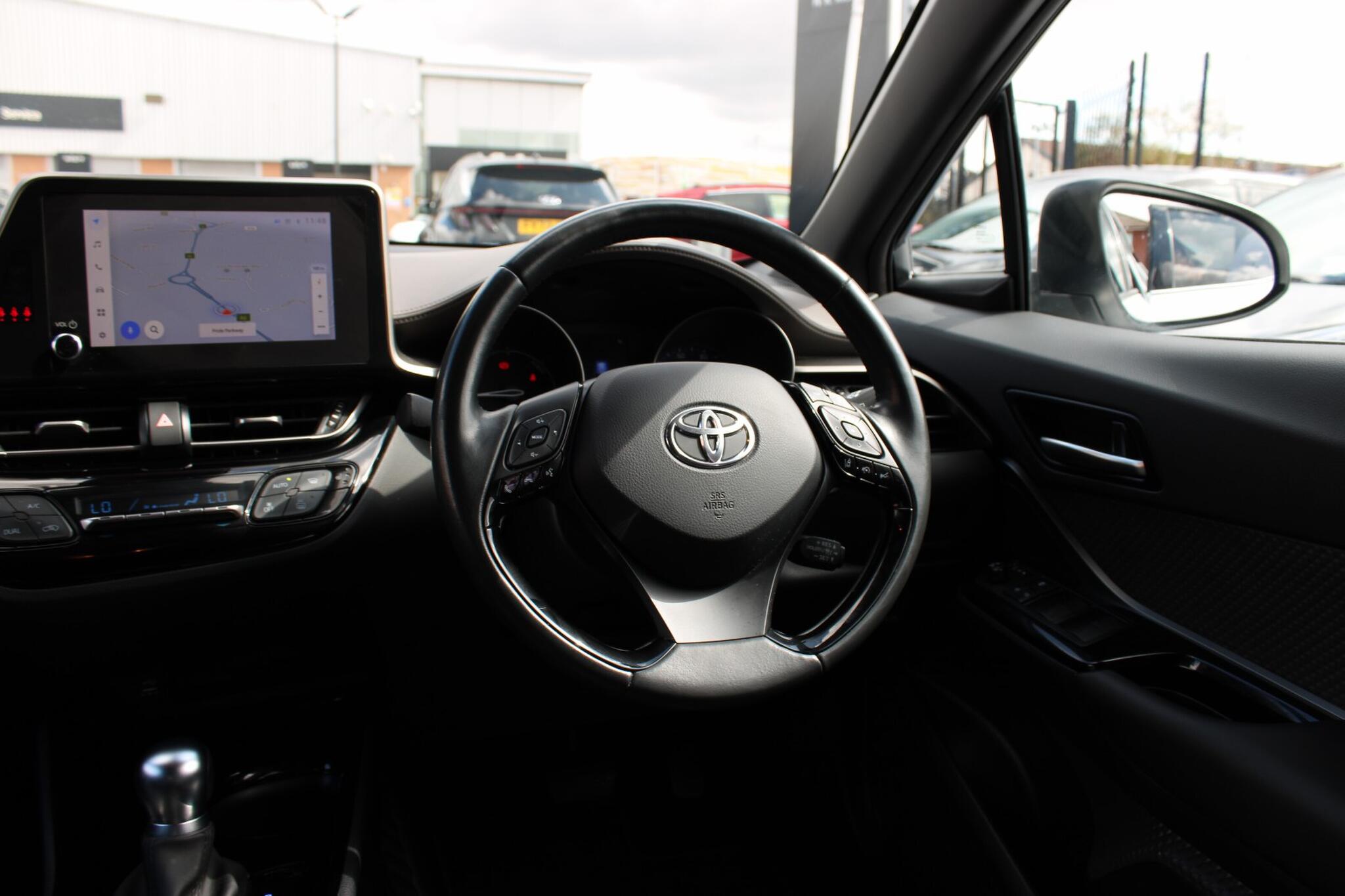 Toyota C-HR view 12