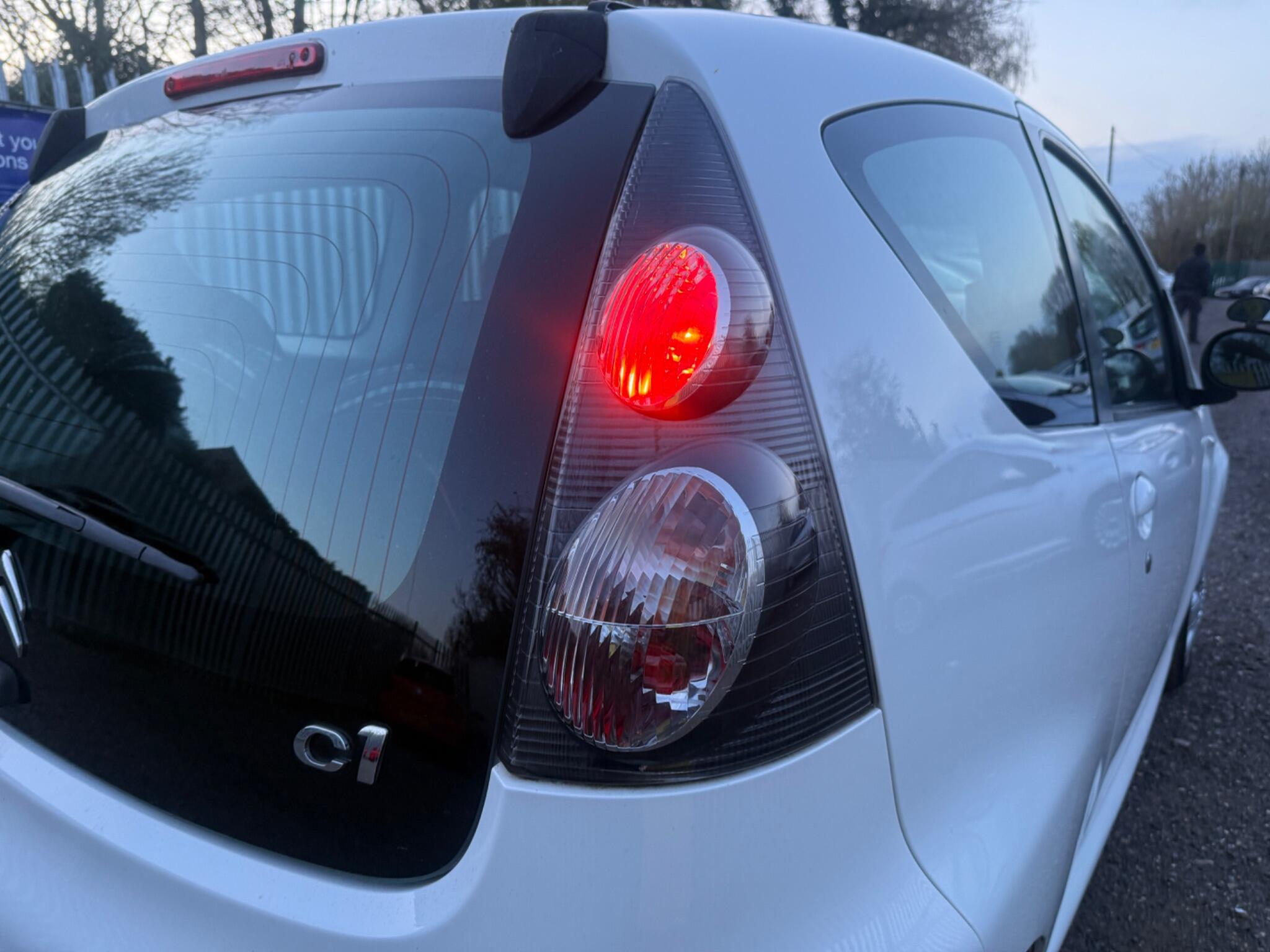 2013 Citroen C1 image 27