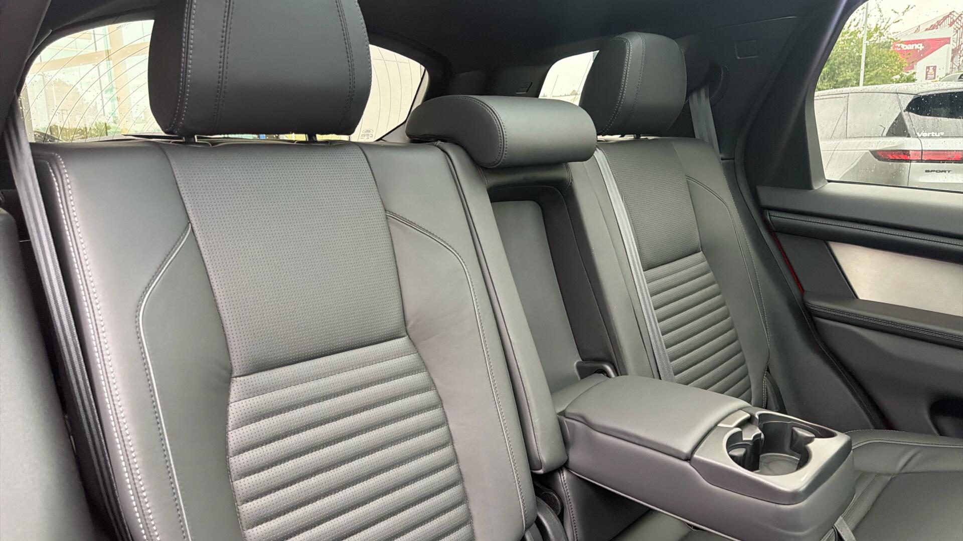 Land Rover Discovery Sport view 42