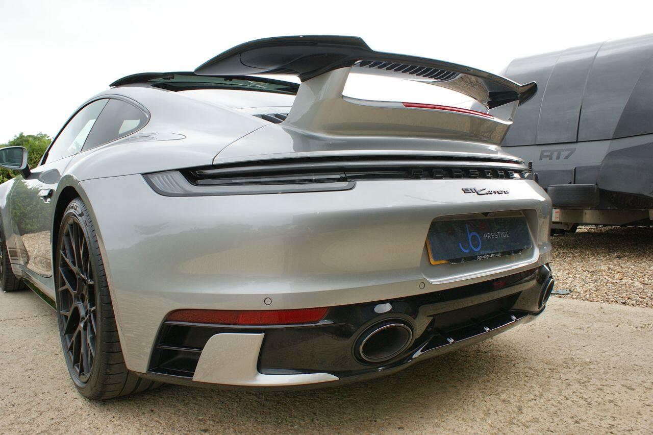 Porsche 911 view 31