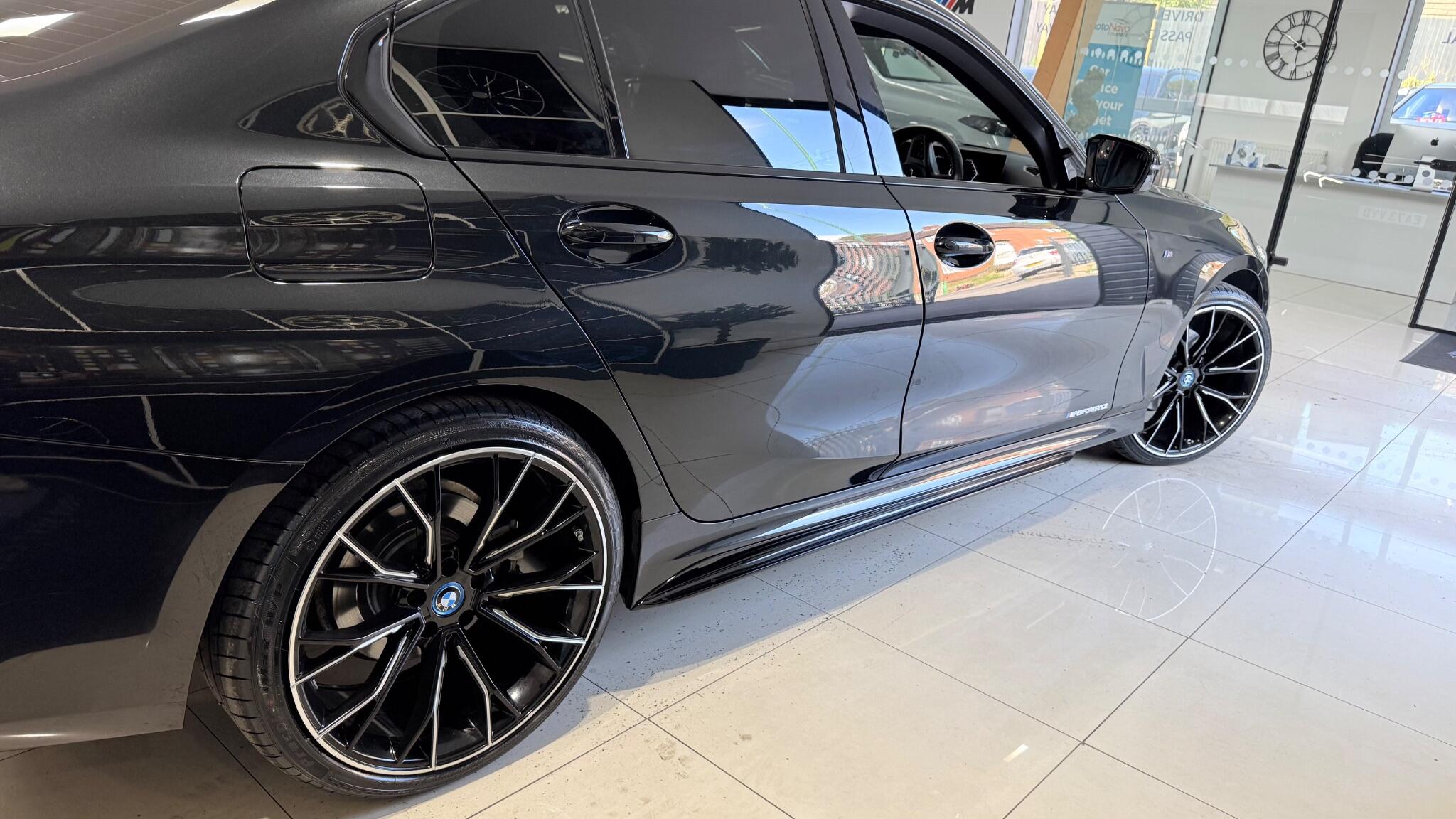 BMW 3 Series view 27