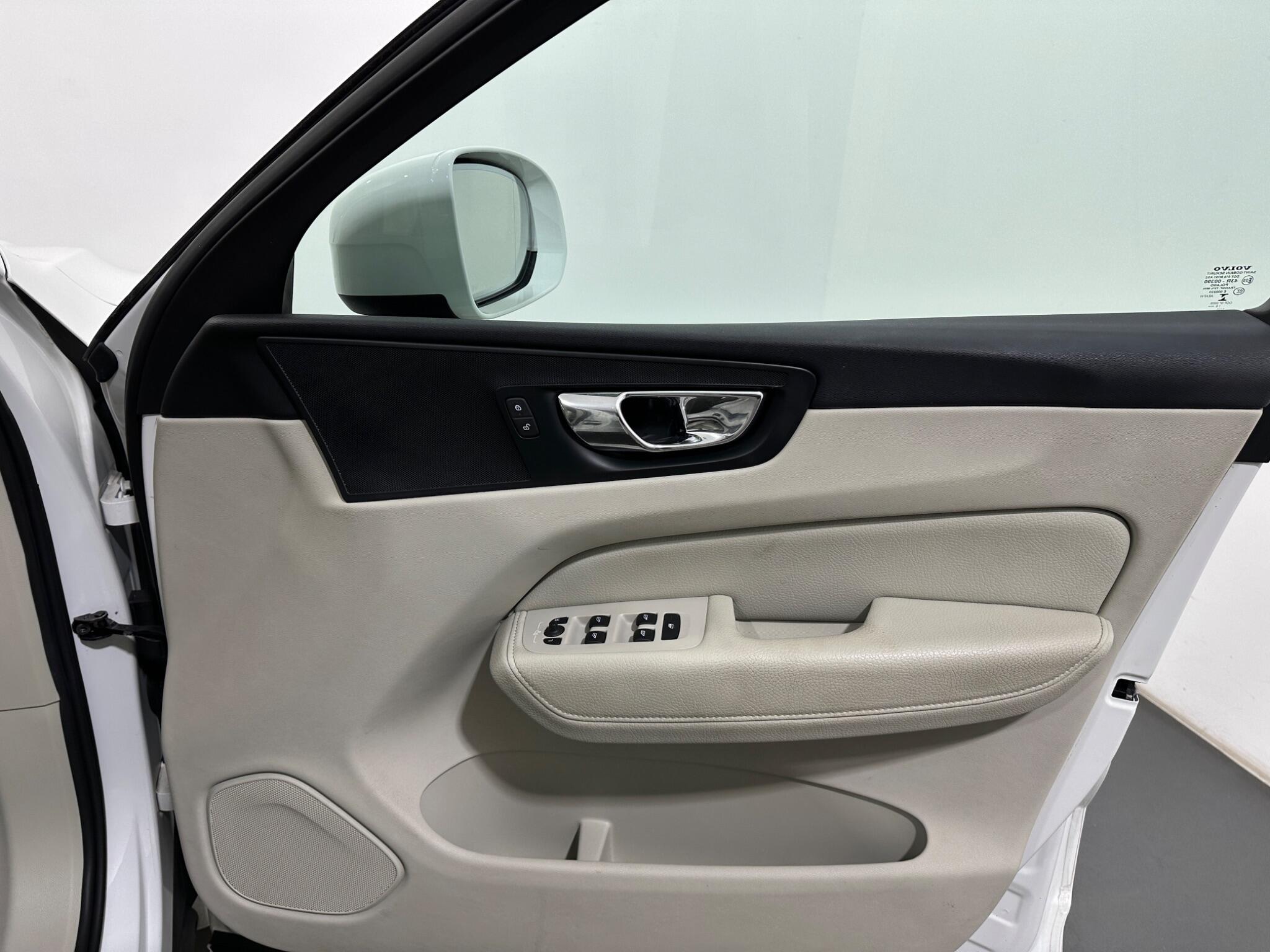 Volvo XC60 view 33