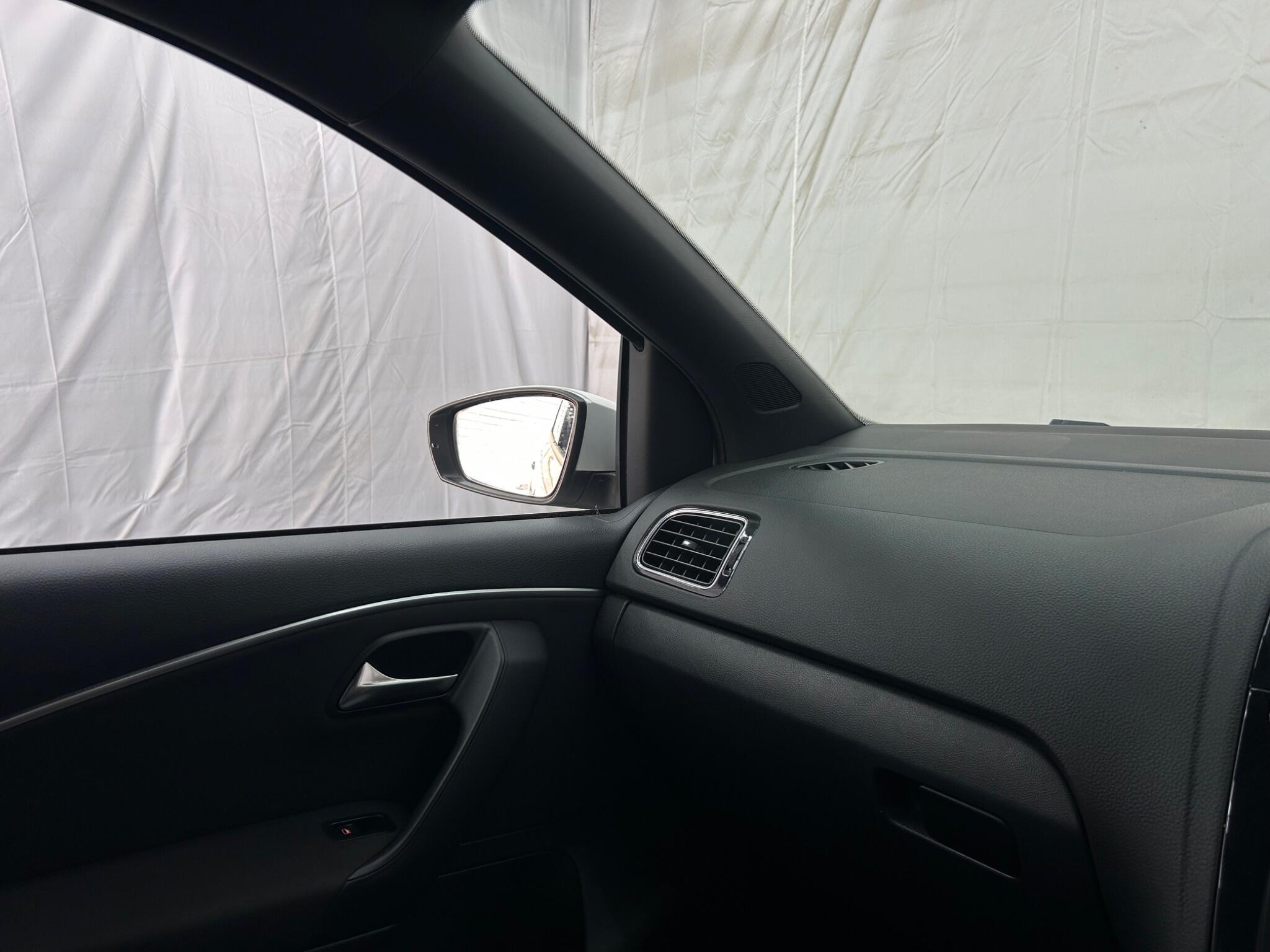 Volkswagen Polo view 10