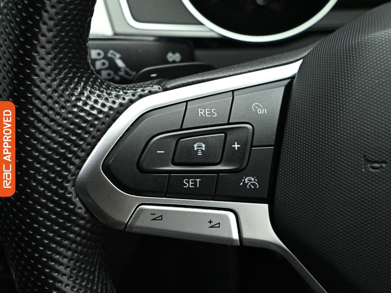 Volkswagen Passat view 19