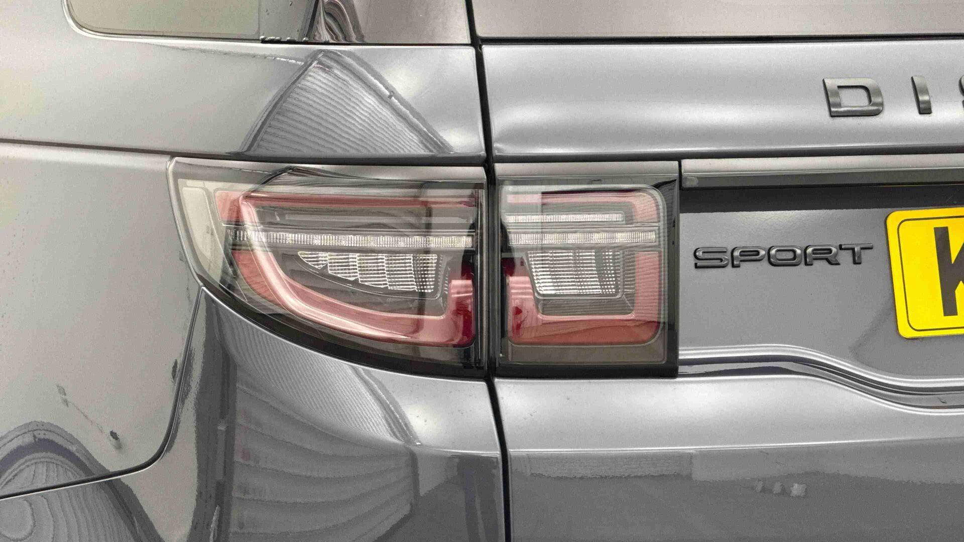 Land Rover Discovery Sport view 19
