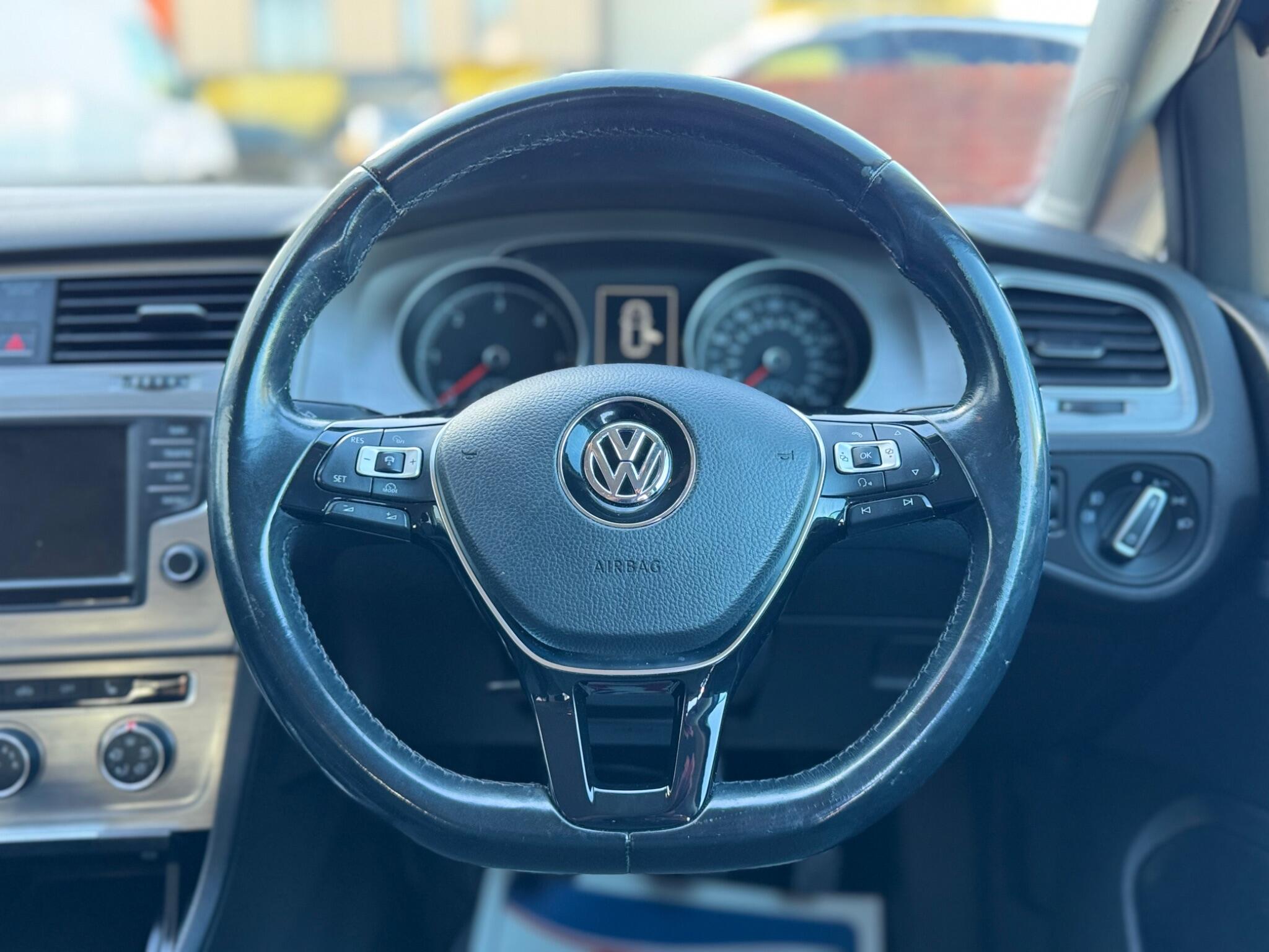 Volkswagen Golf view 19