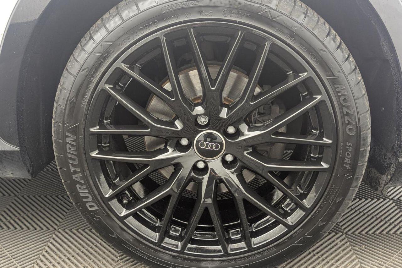 Audi Q3 view 54