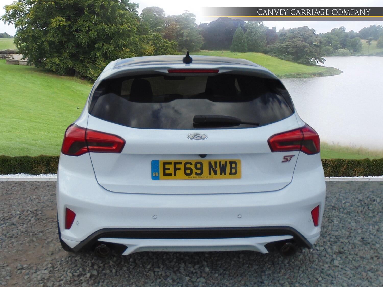 Ford Focus view 8