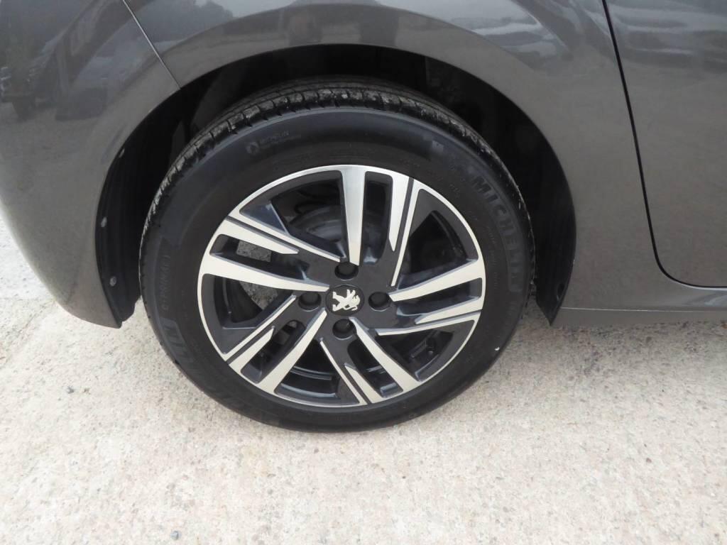 Peugeot 208 view 18