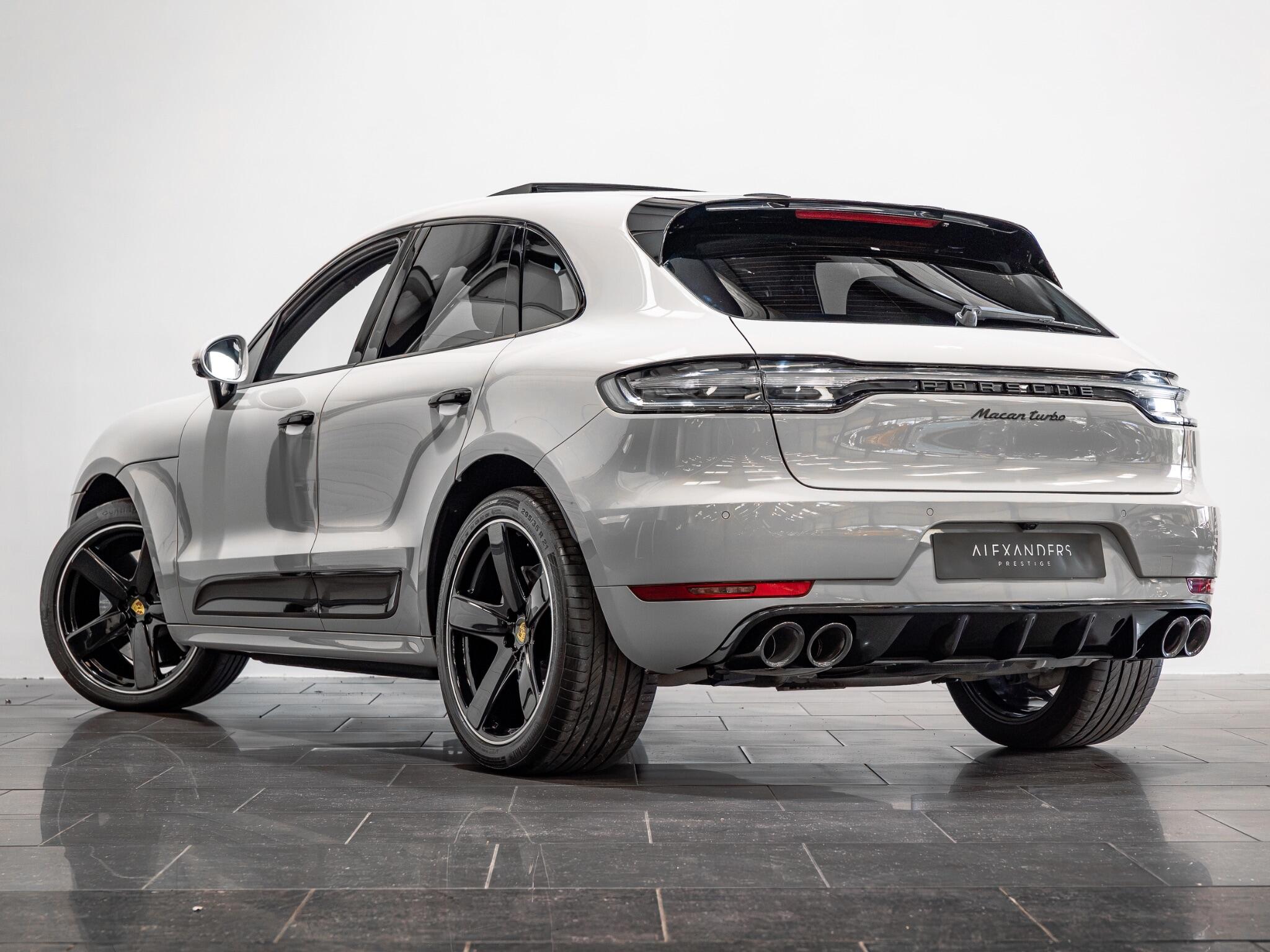Porsche Macan view 8