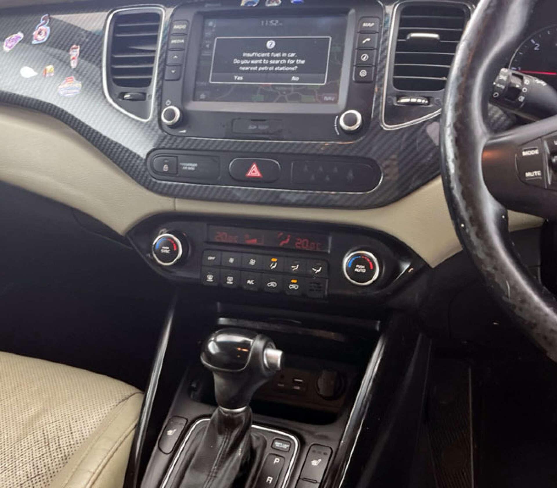 Kia Carens view 2