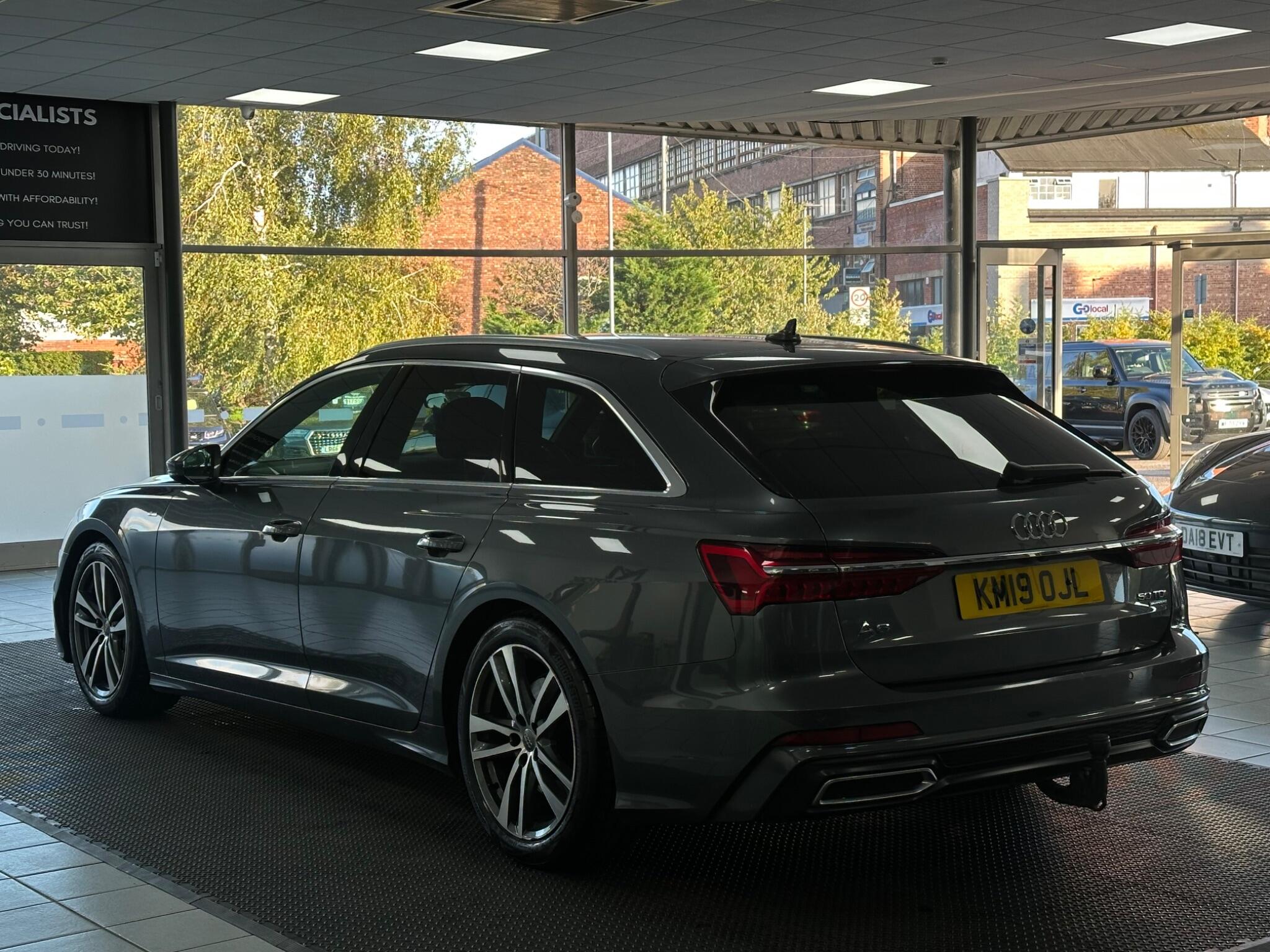 Audi A6 Avant view 9