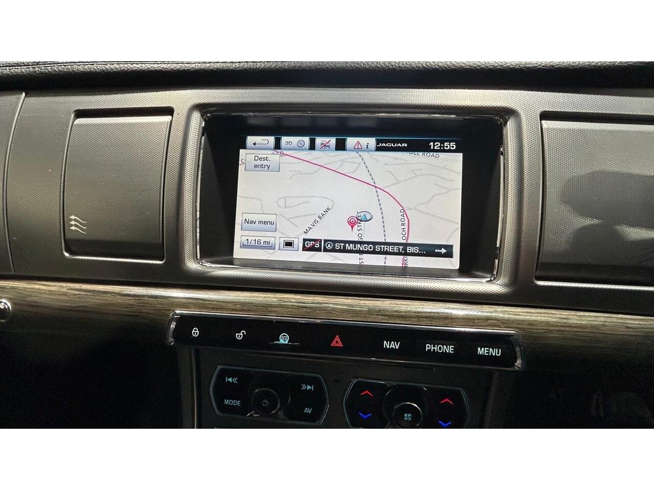 Jaguar XF view 19