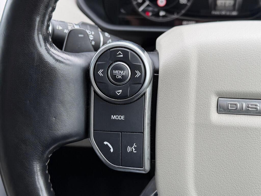 Land Rover Discovery view 30