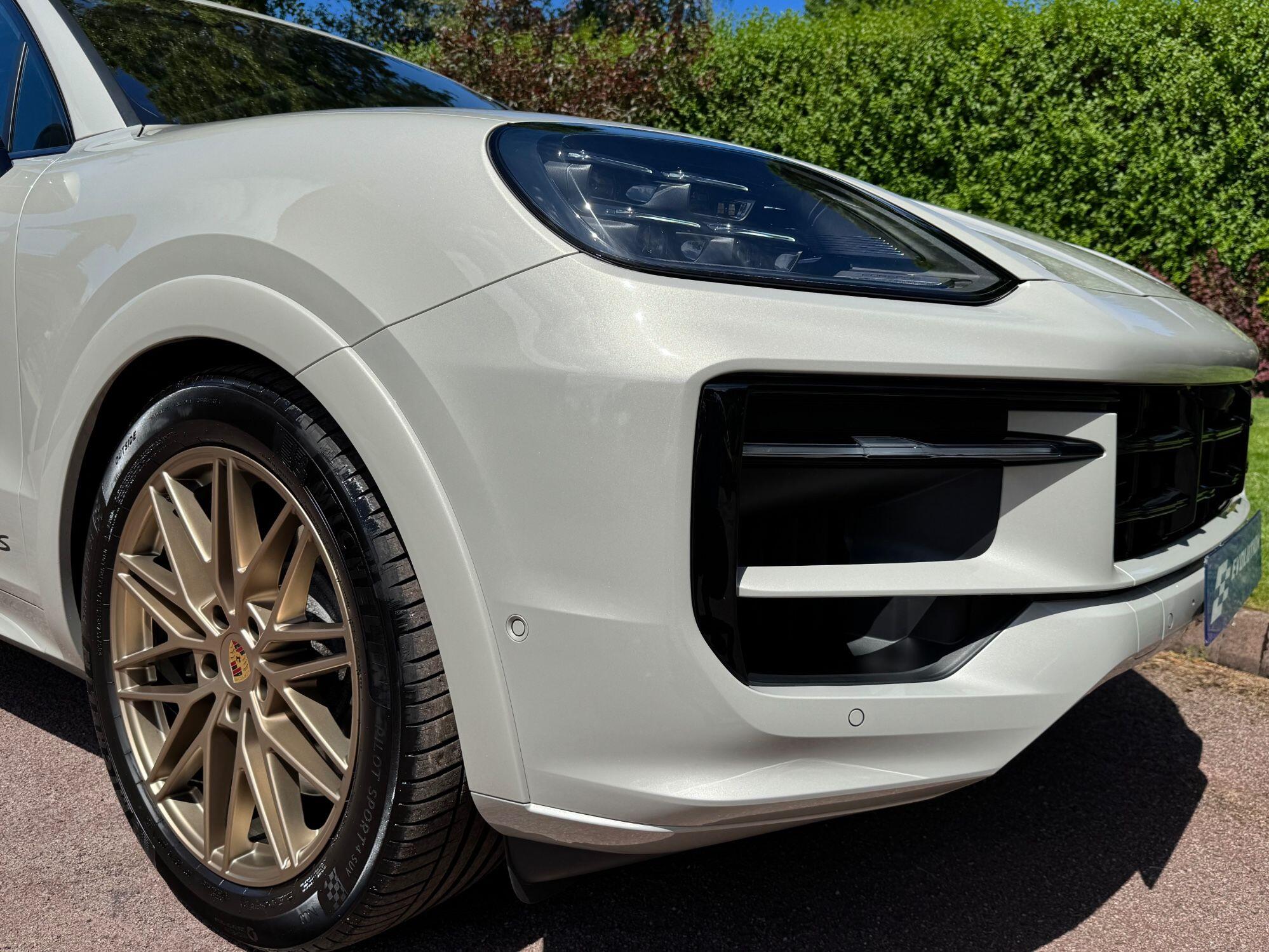 Porsche Cayenne view 18