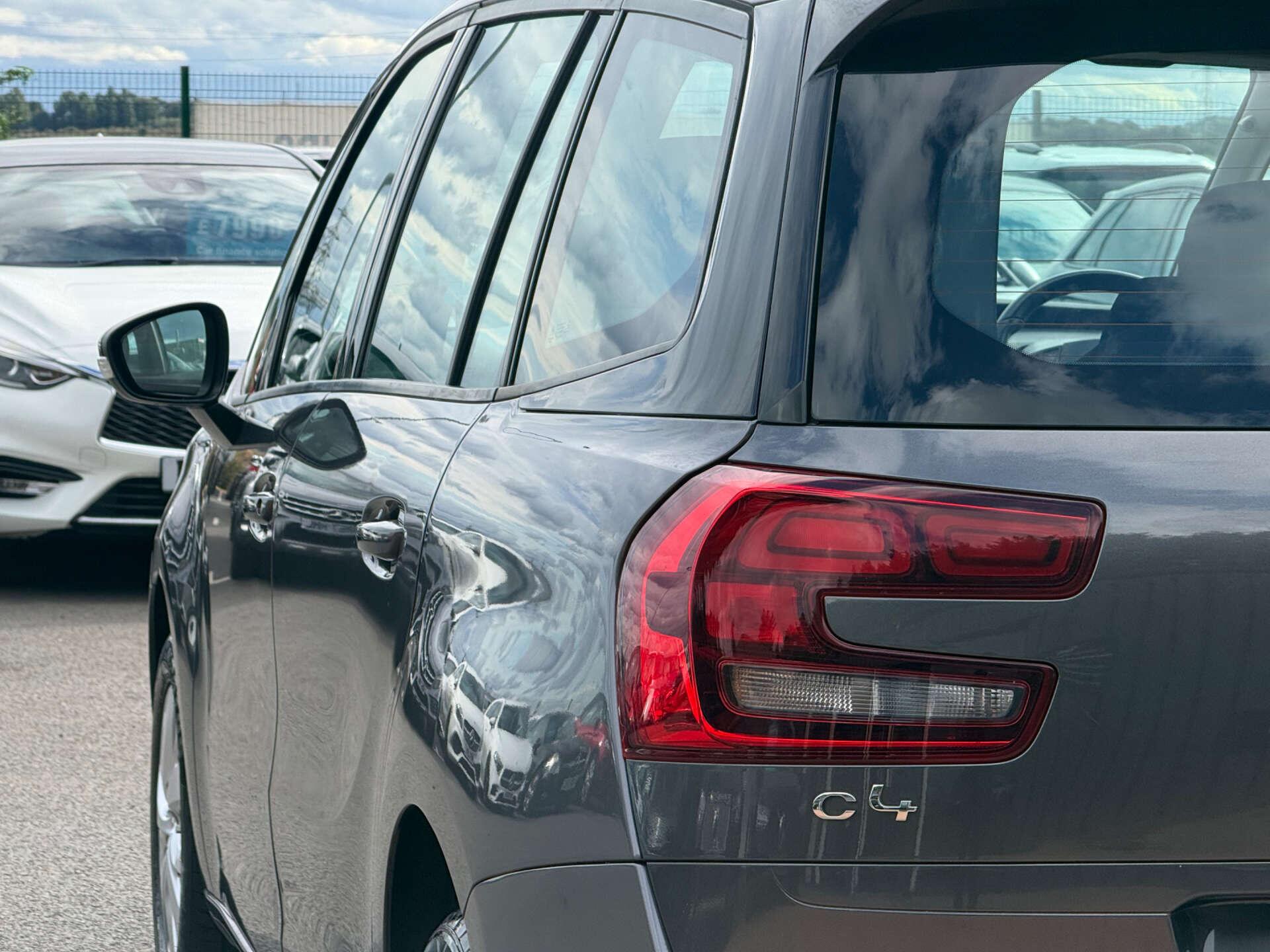 Citroen Grand C4 Picasso view 24