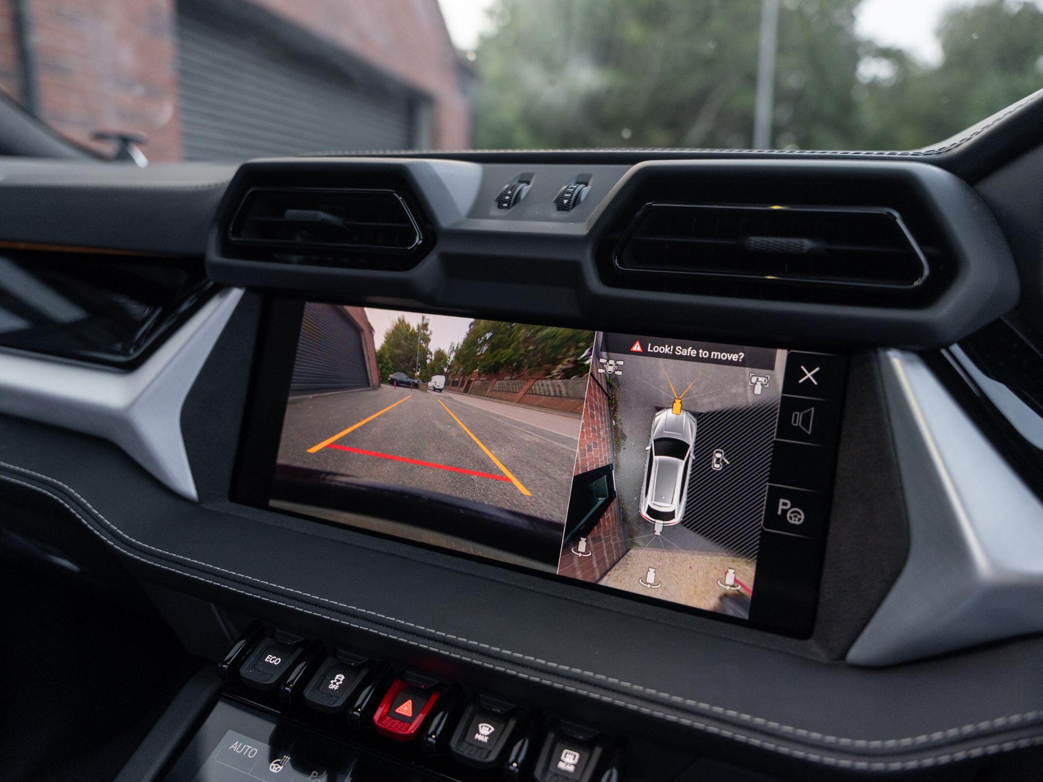 Lamborghini Urus view 60