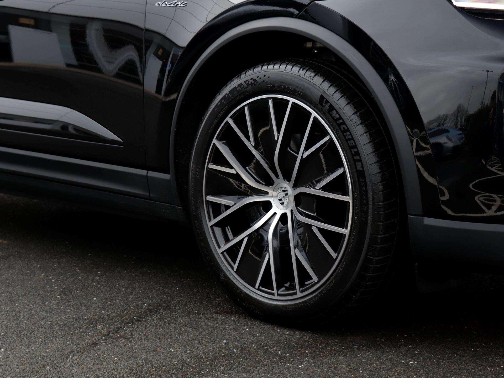 Porsche Macan view 34