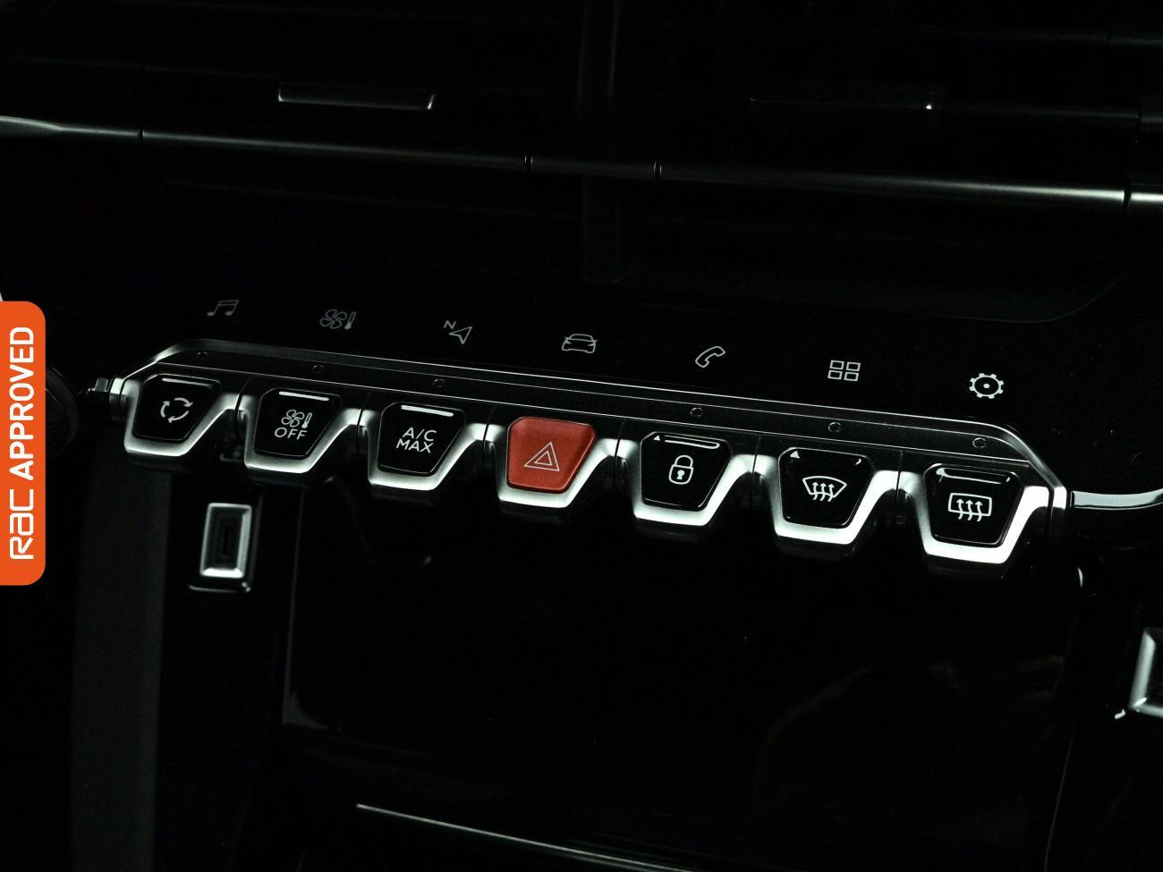 Peugeot 208 view 18