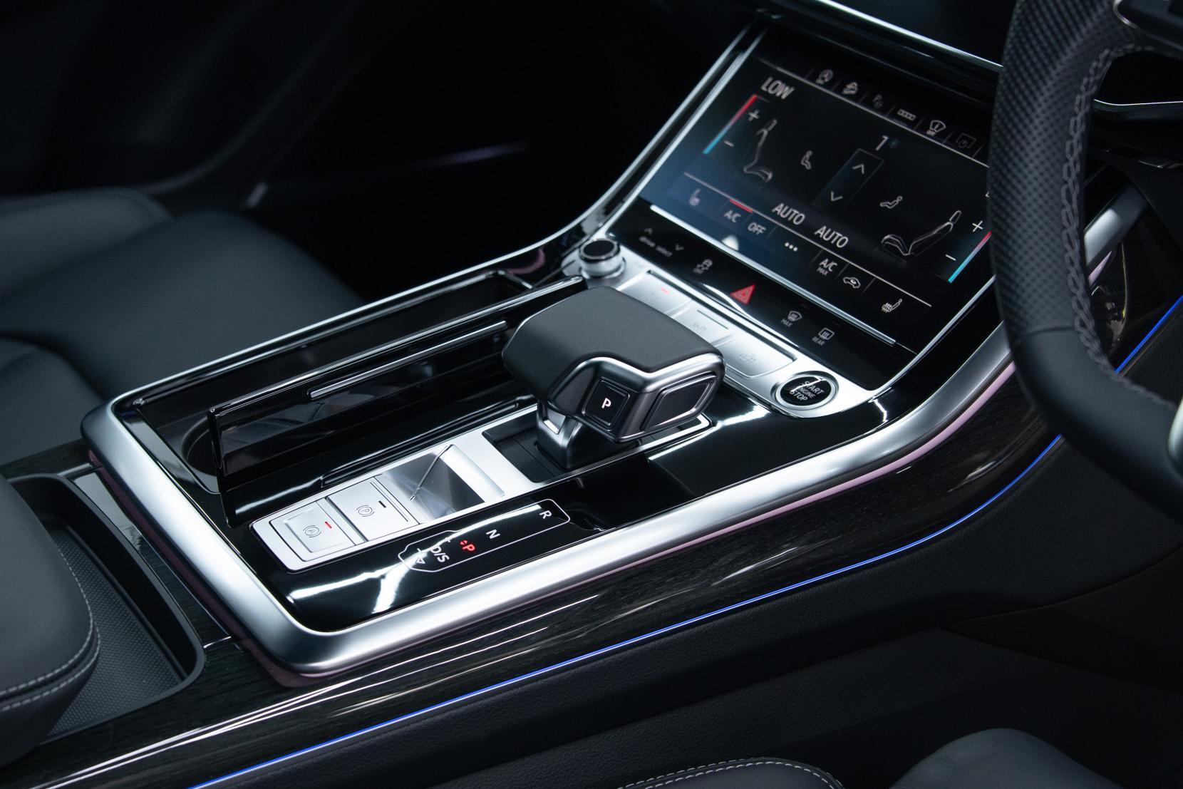 Audi Q8 view 5