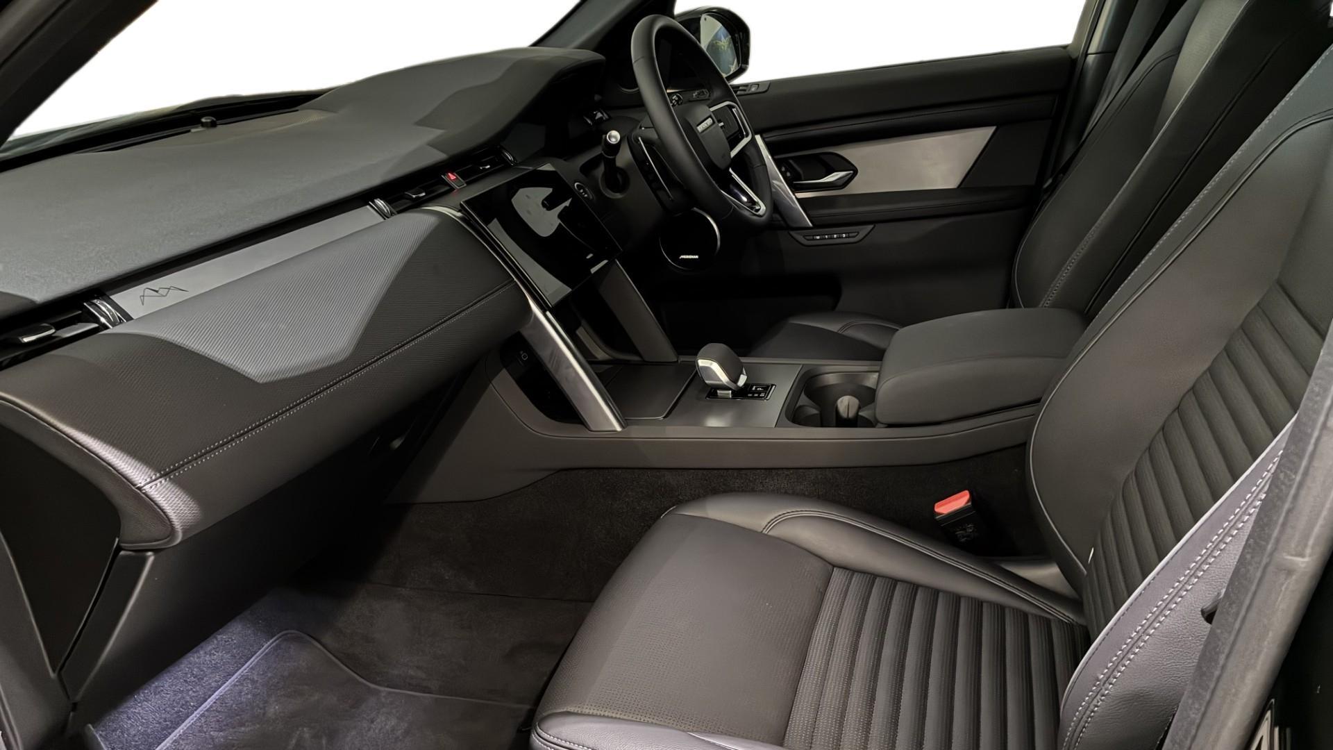 Land Rover Discovery Sport view 3
