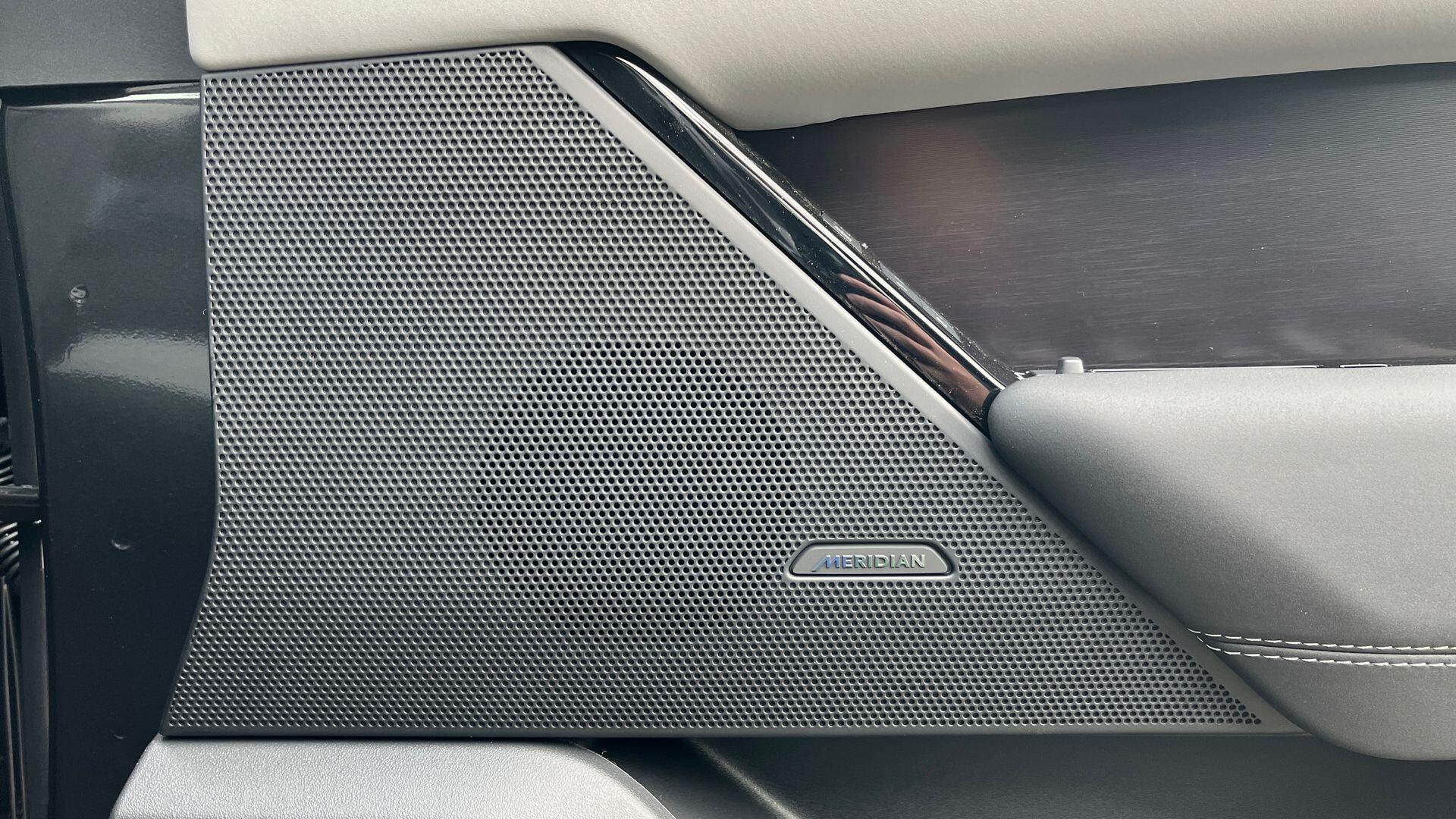 Land Rover Range Rover Velar view 29