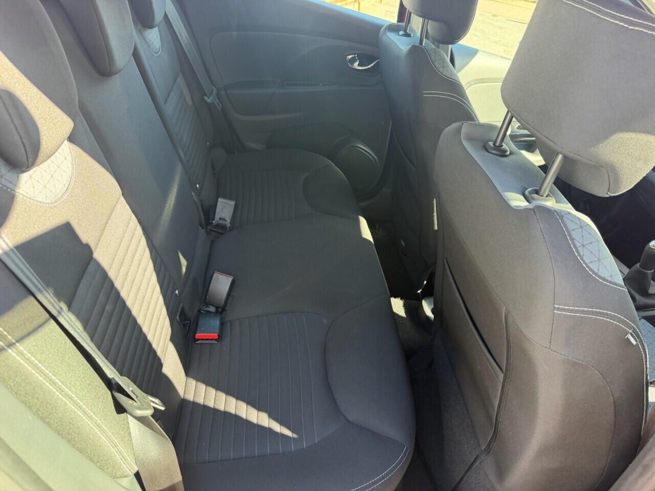 Renault Clio view 24