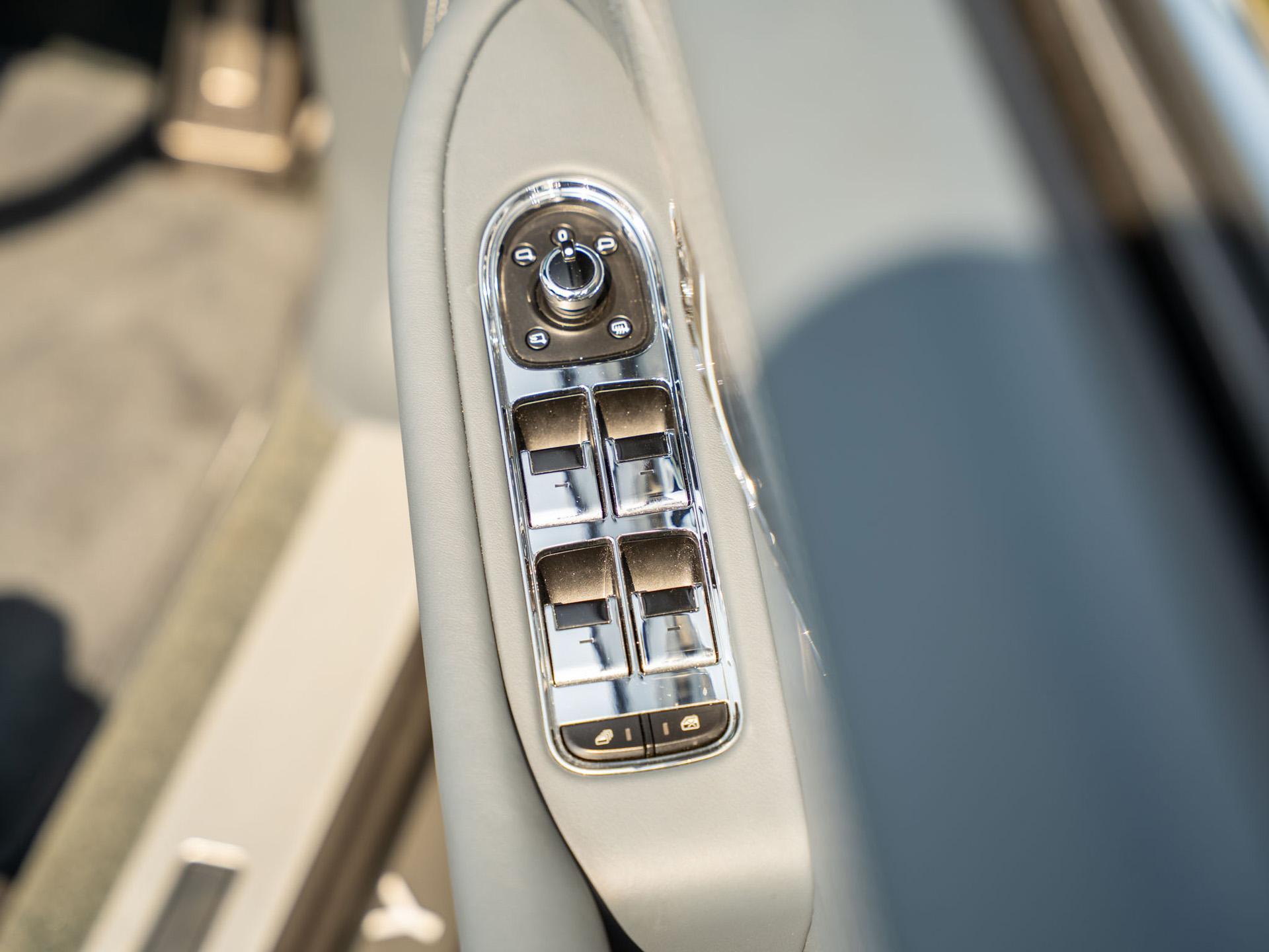 Bentley Continental view 32