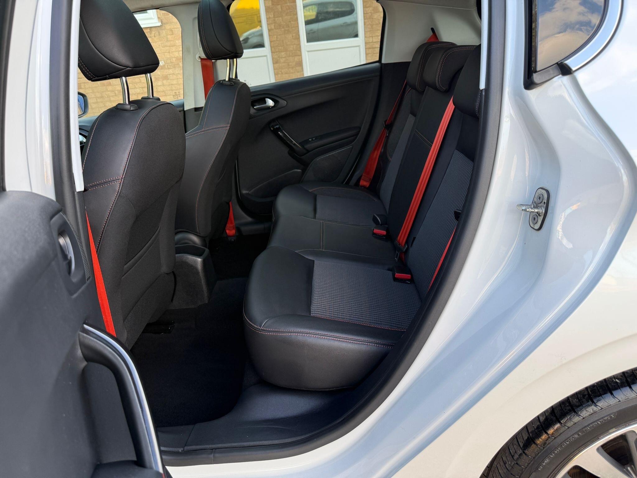 Peugeot 208 view 25
