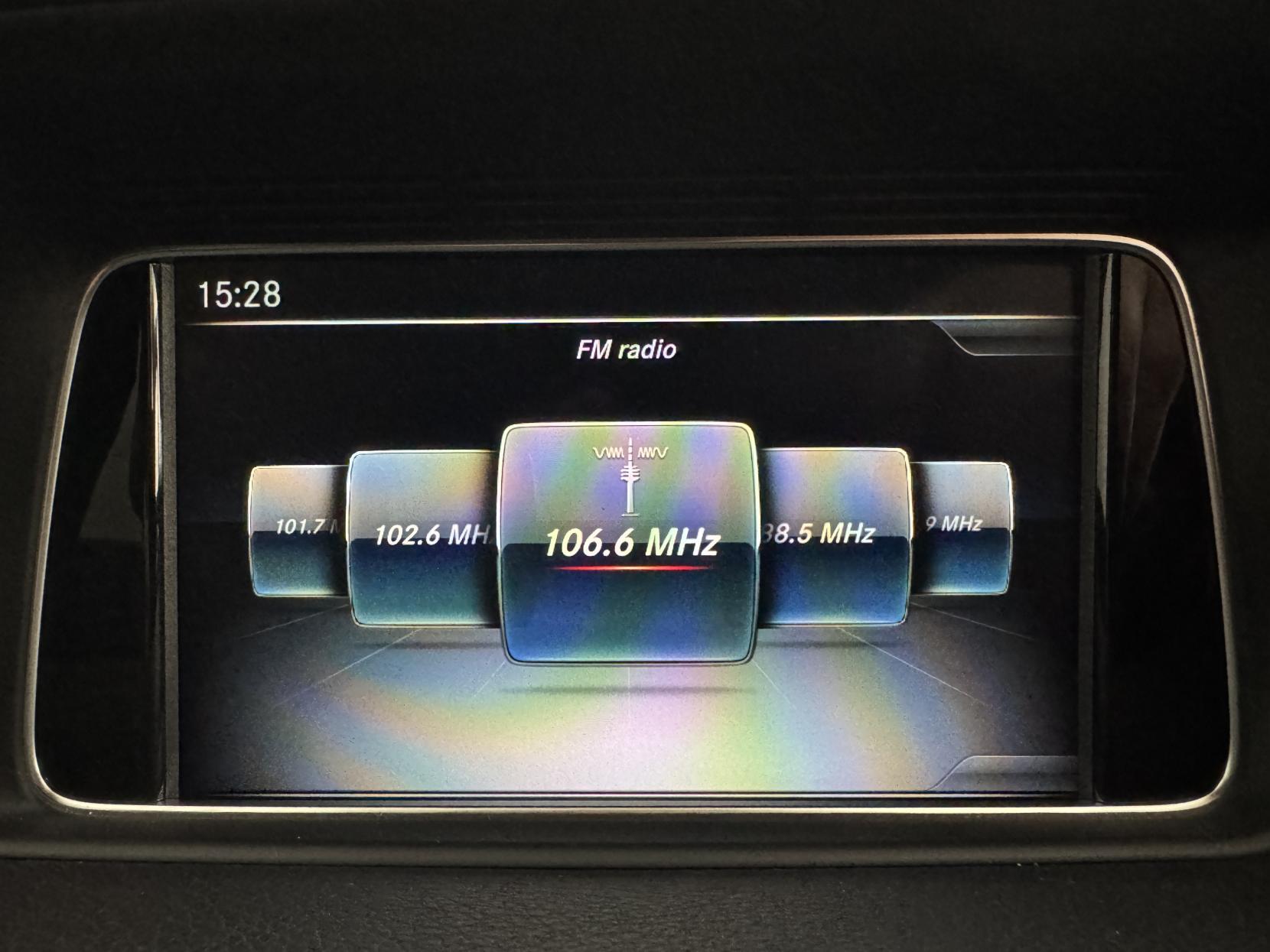 Mercedes-Benz E Class view 66