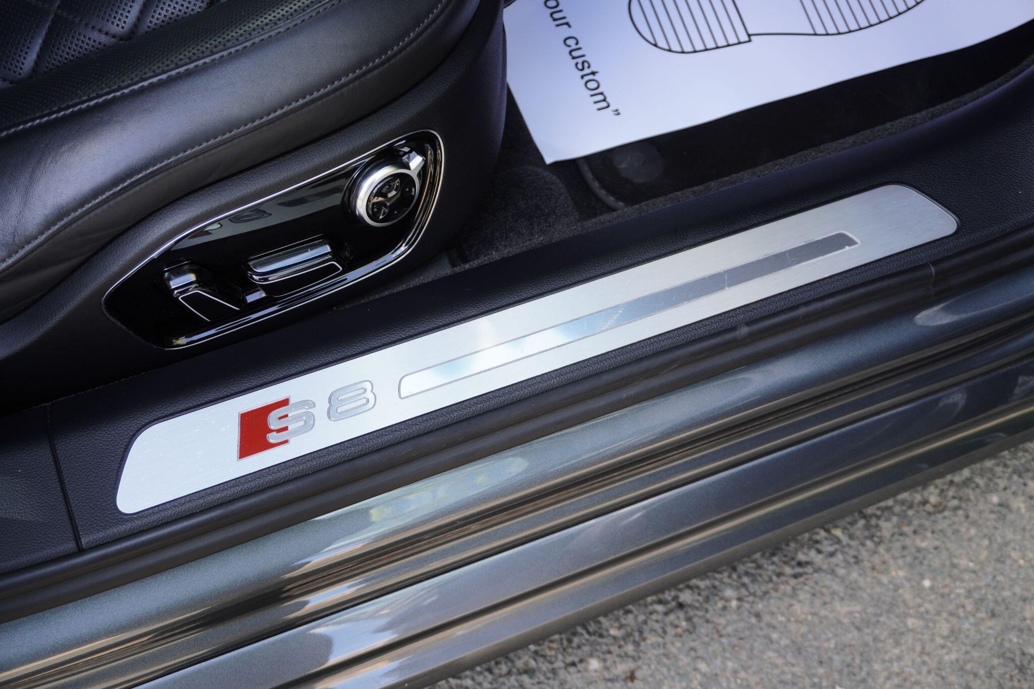 Audi S8 view 17
