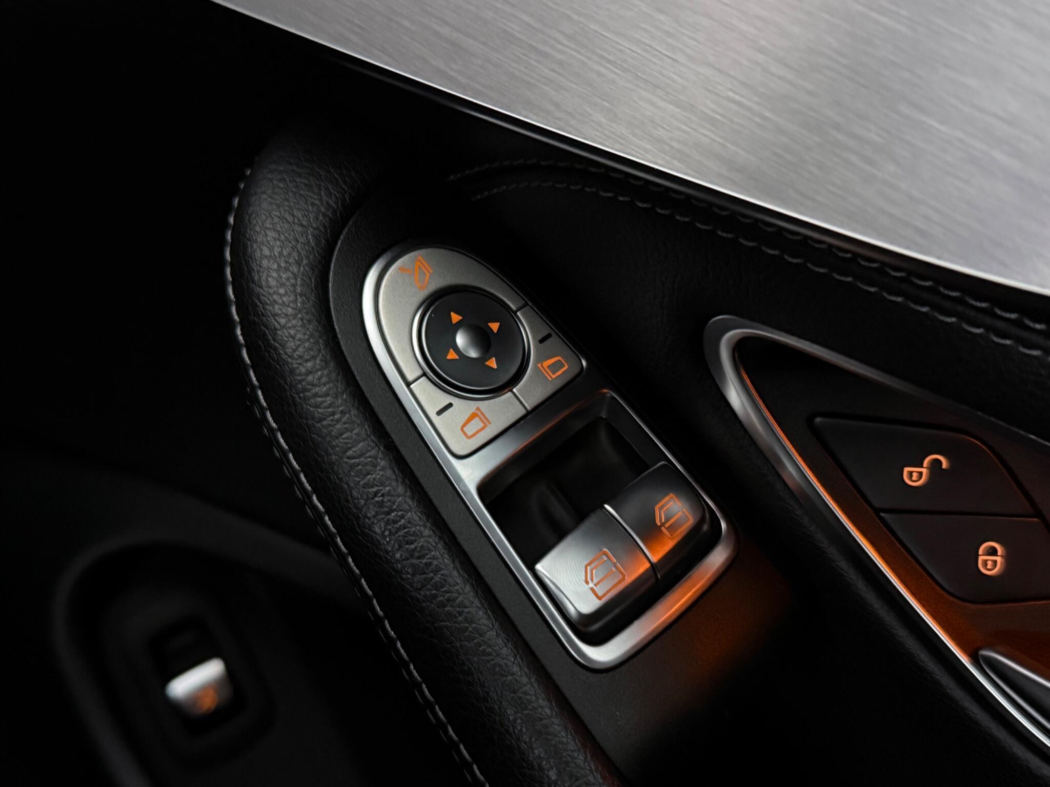Mercedes-Benz C-Class view 22