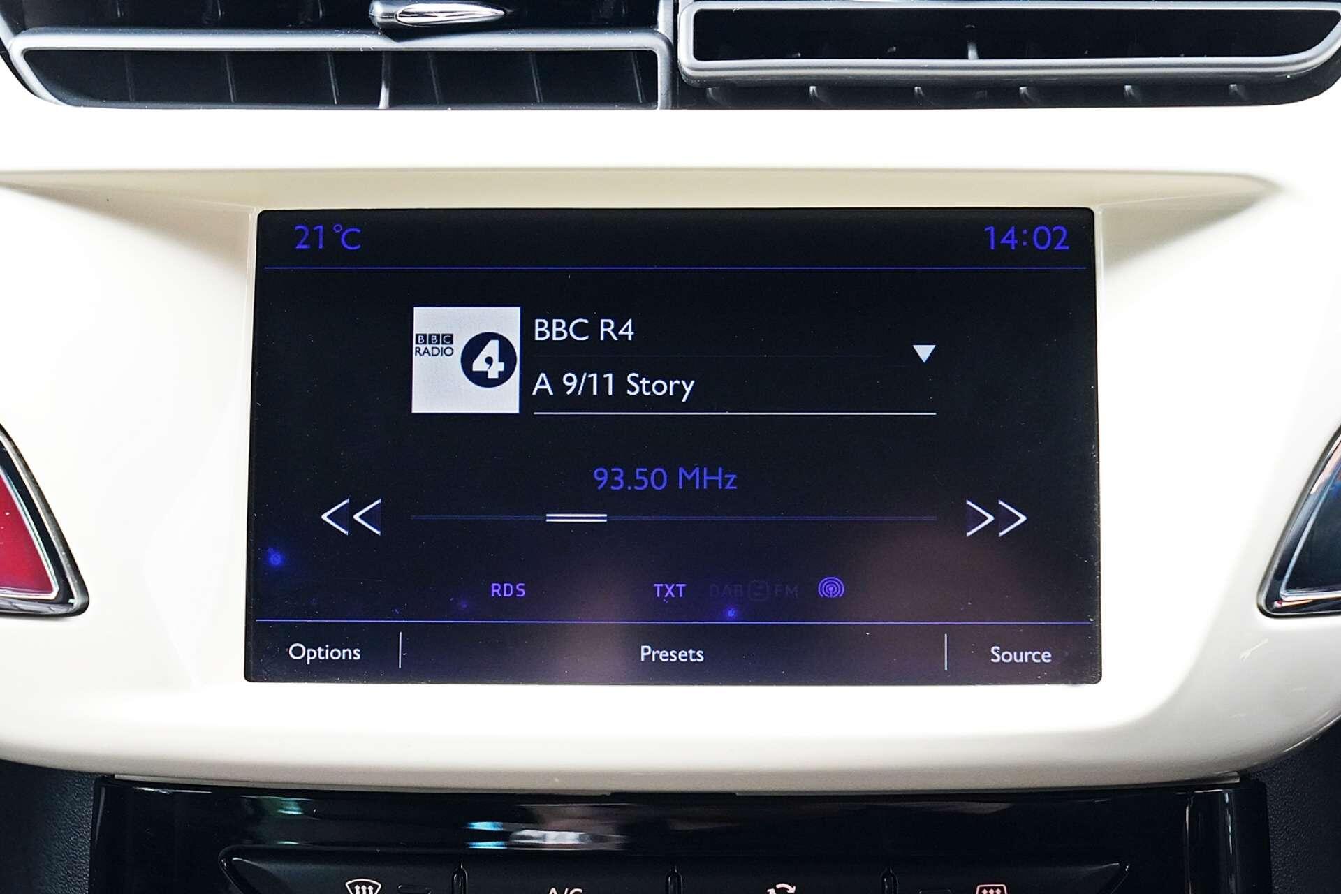 DS Automobiles DS 3 view 27