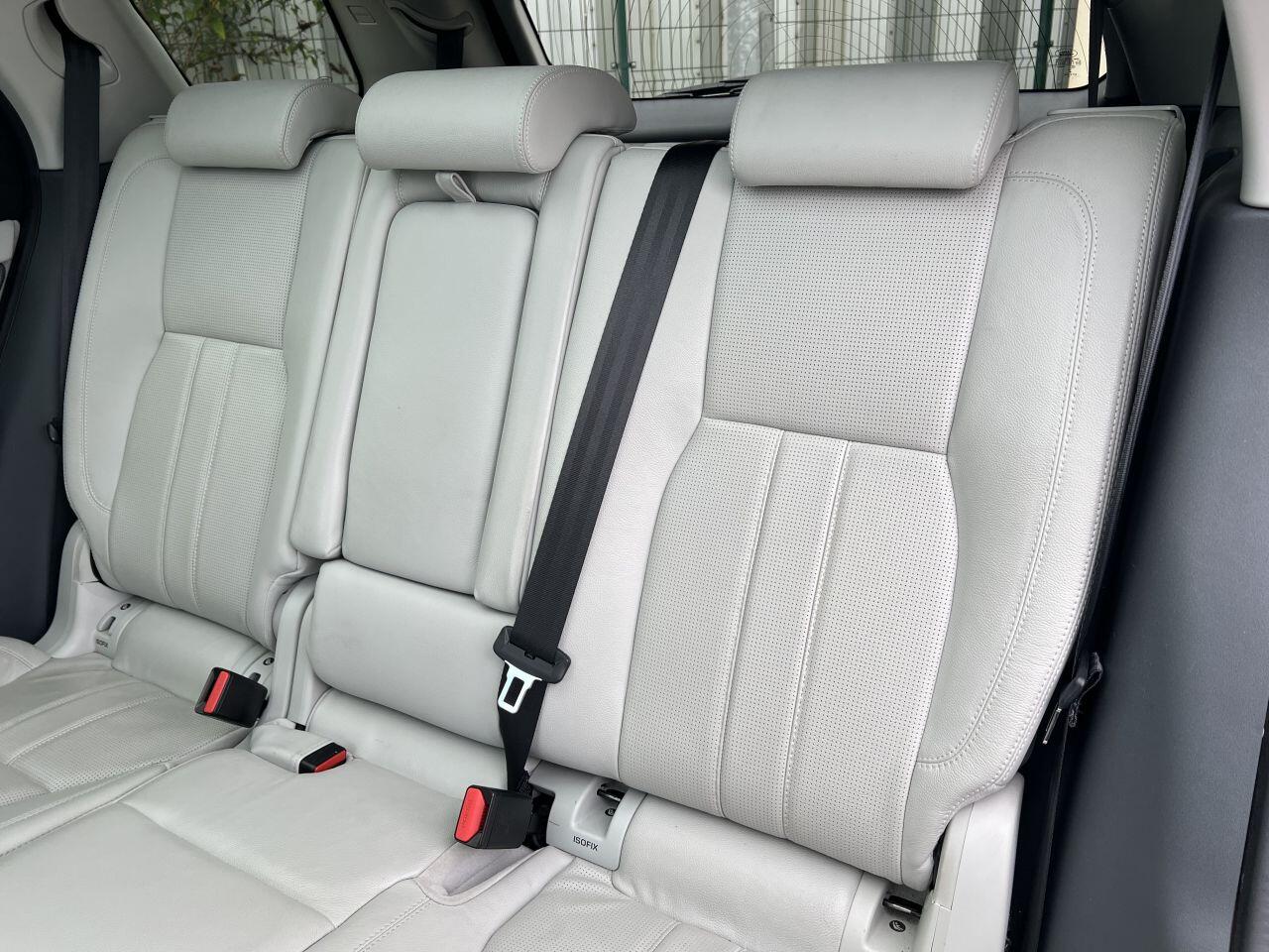 Land Rover Discovery Sport view 34
