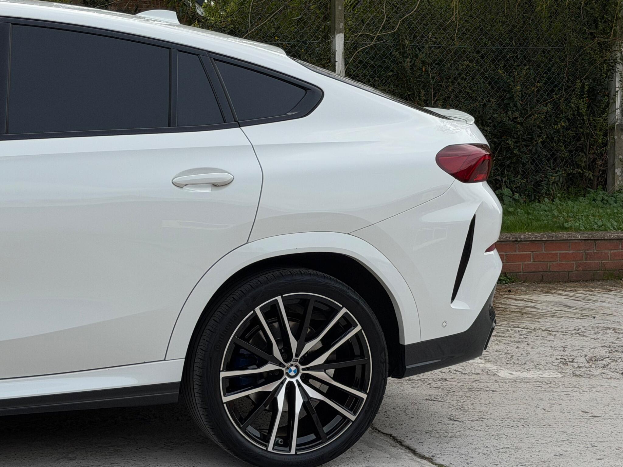 BMW X6 view 26