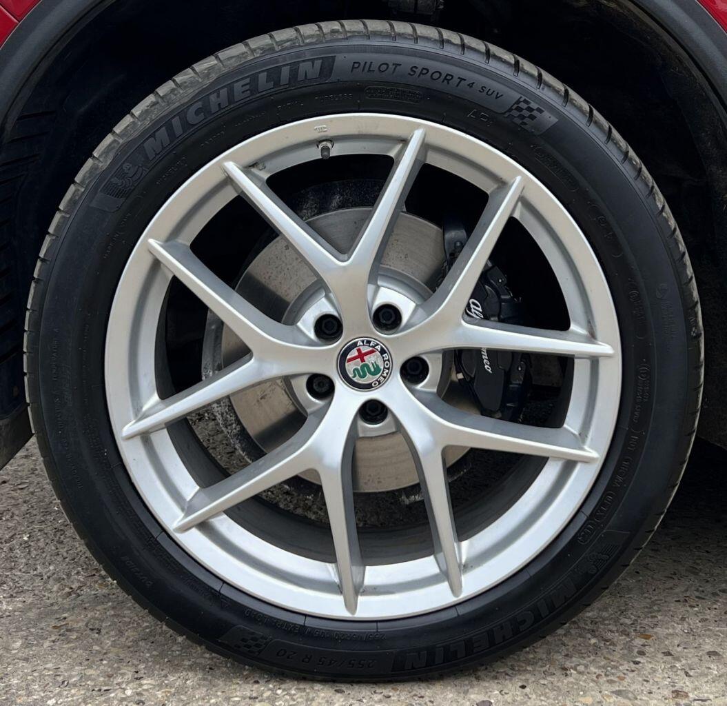 Alfa Romeo Stelvio view 13