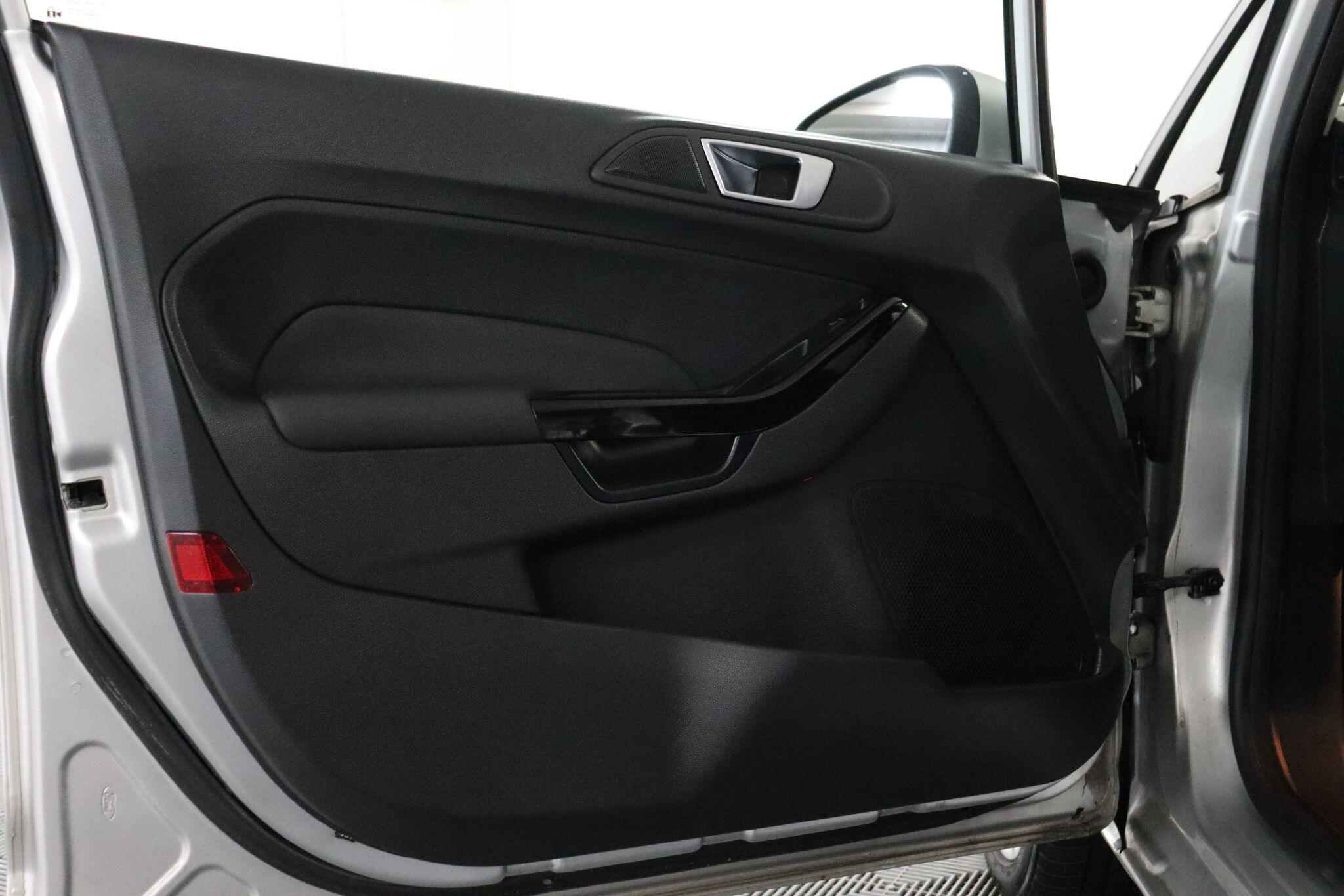Ford Fiesta view 41