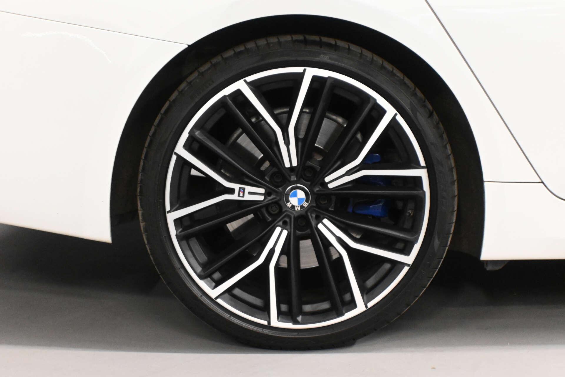 BMW 5 Series view 20