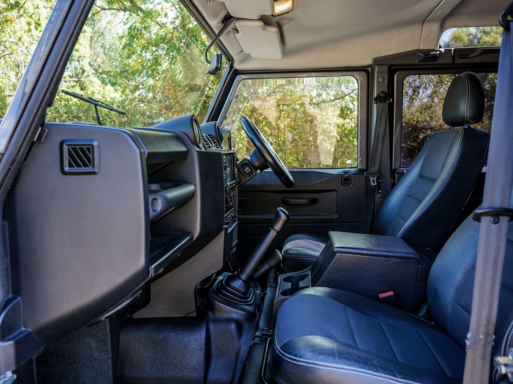 Land Rover Defender 110 view 3