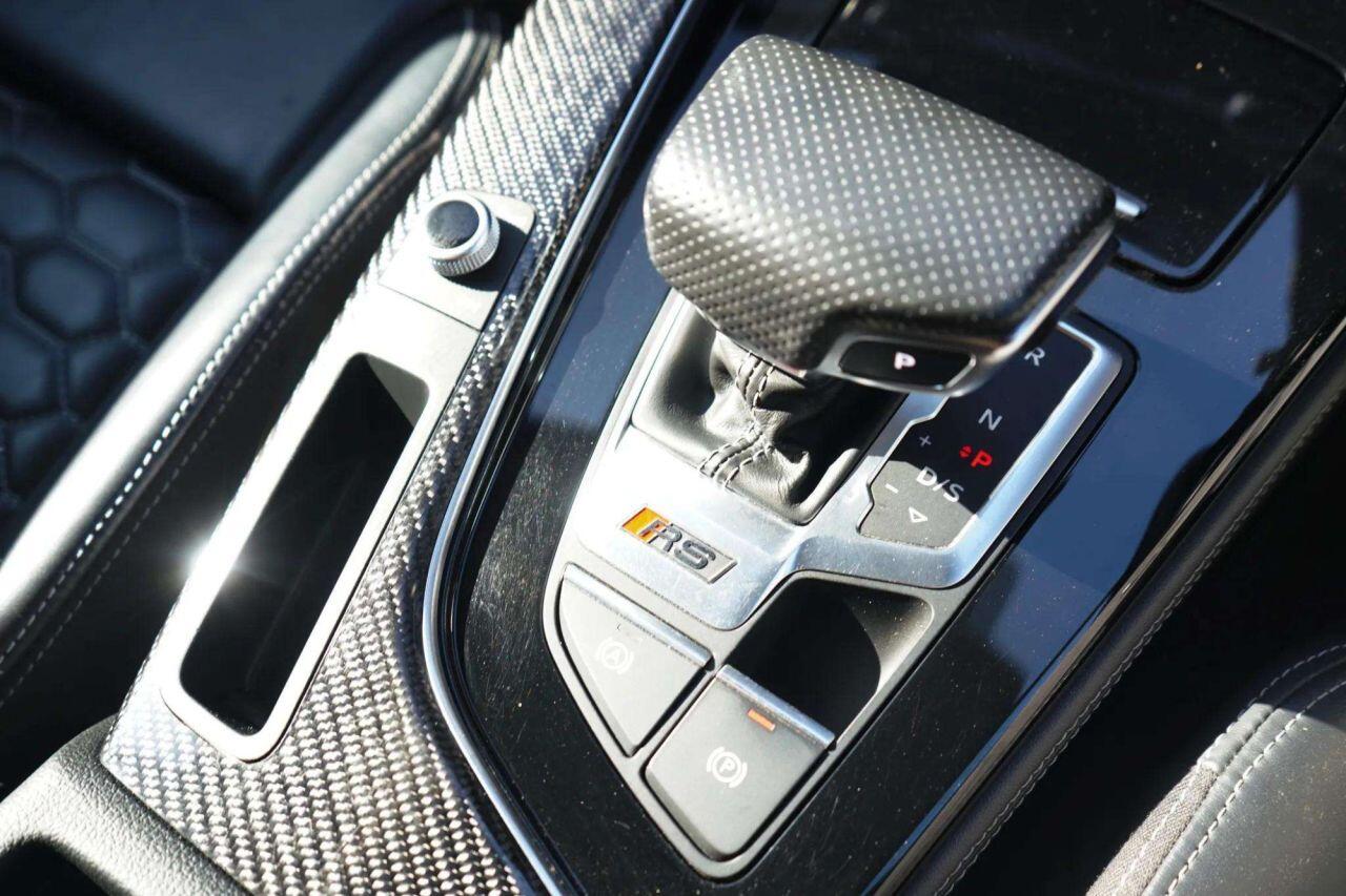 Audi RS4 Avant view 30
