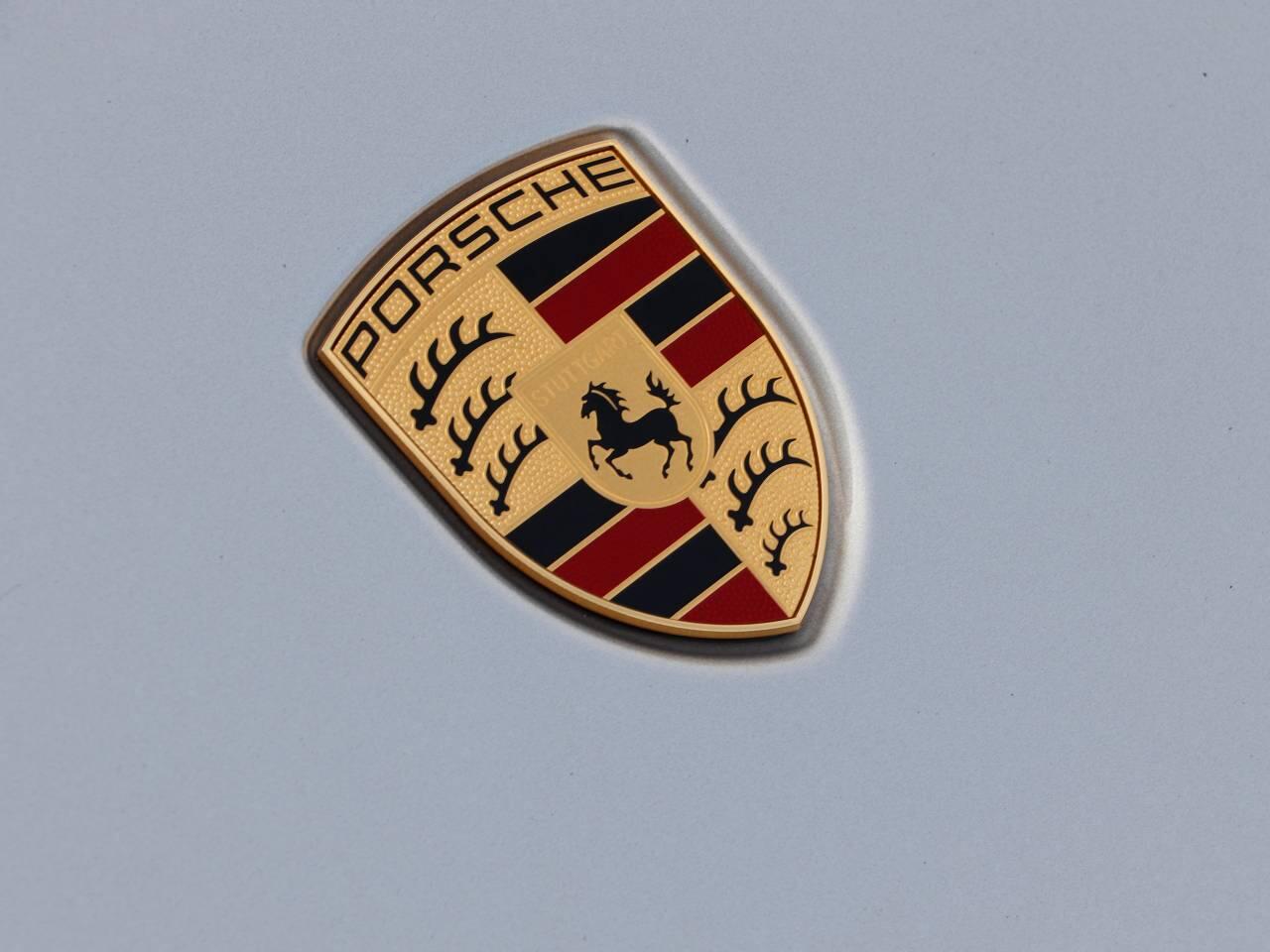 Porsche 911 view 12