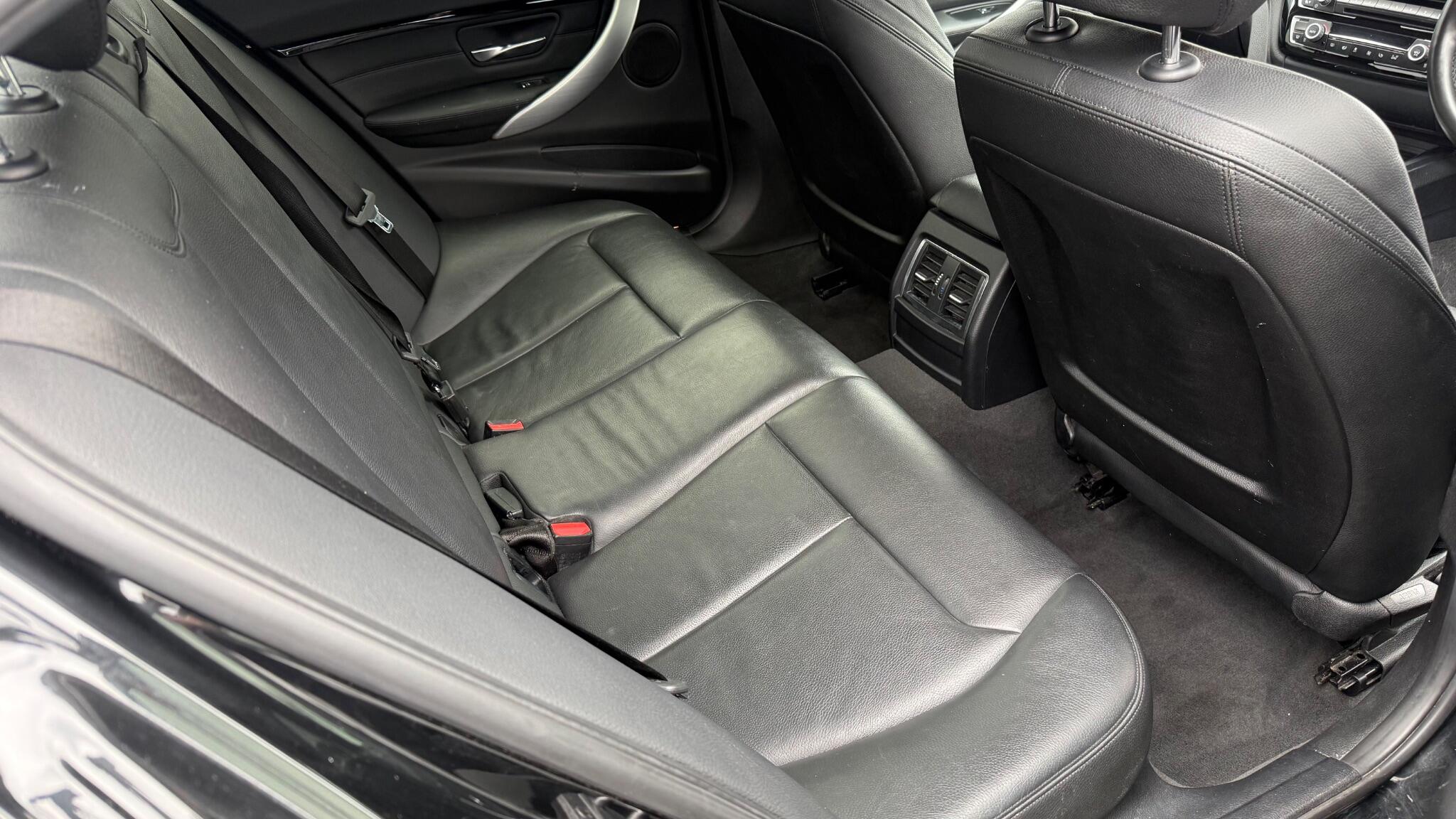 BMW 3 Series view 27