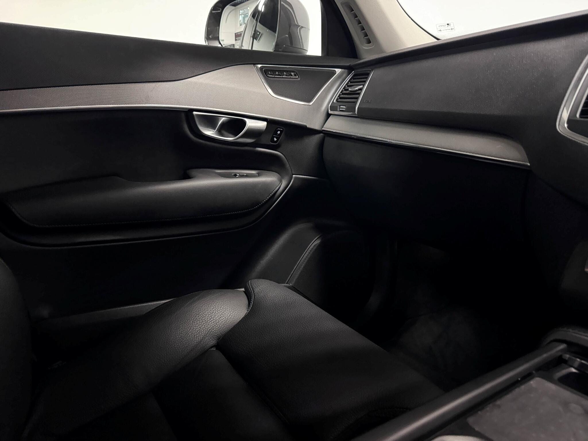 Volvo XC90 view 39