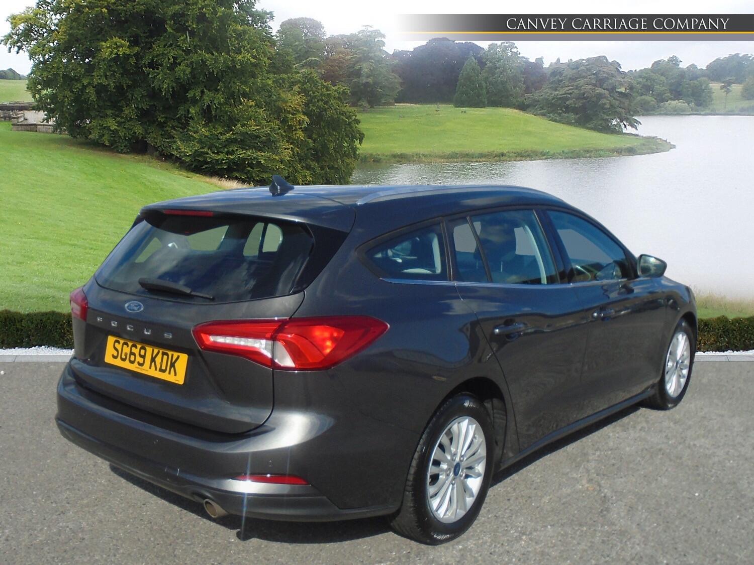 Ford Focus view 3