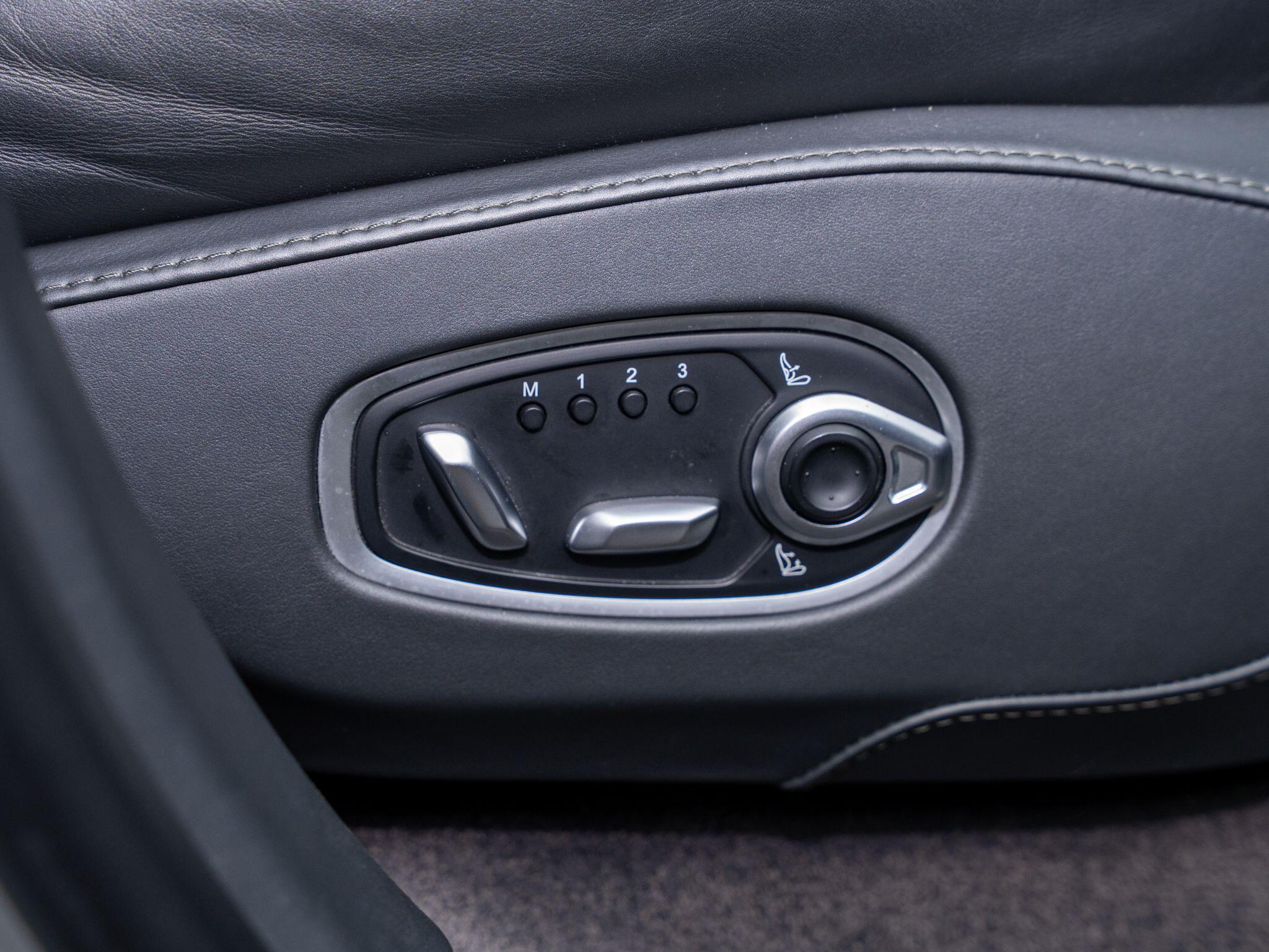 Aston Martin DBX view 35