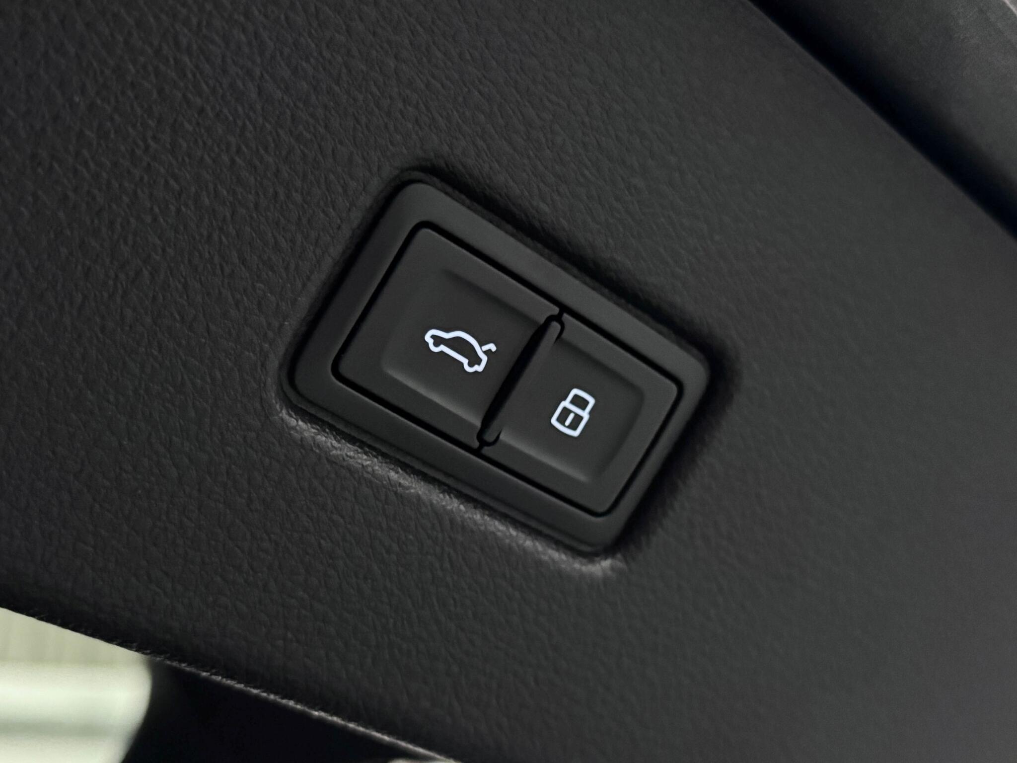Audi Q5 view 8