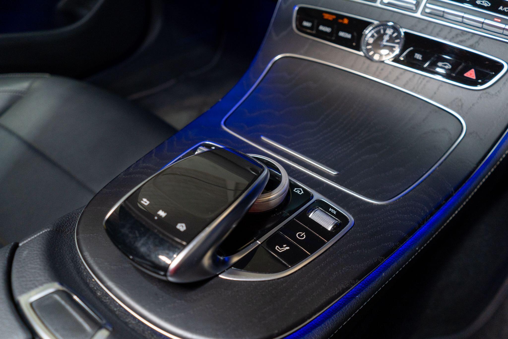 Mercedes-Benz E-Class view 18