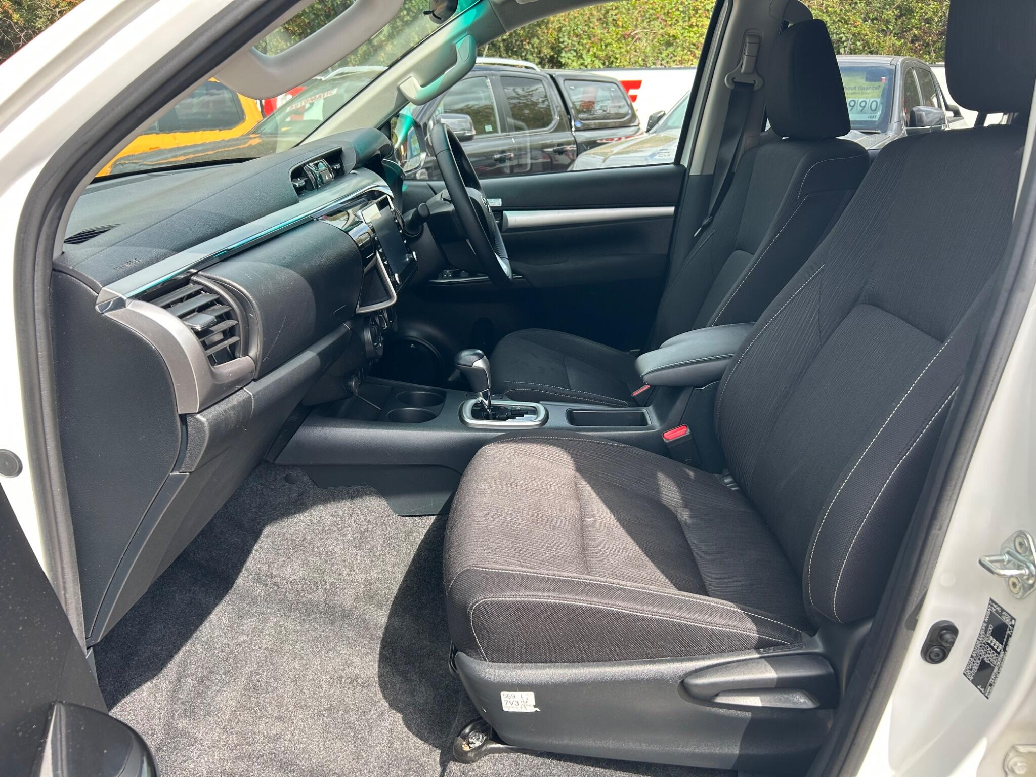 Toyota Hilux view 18