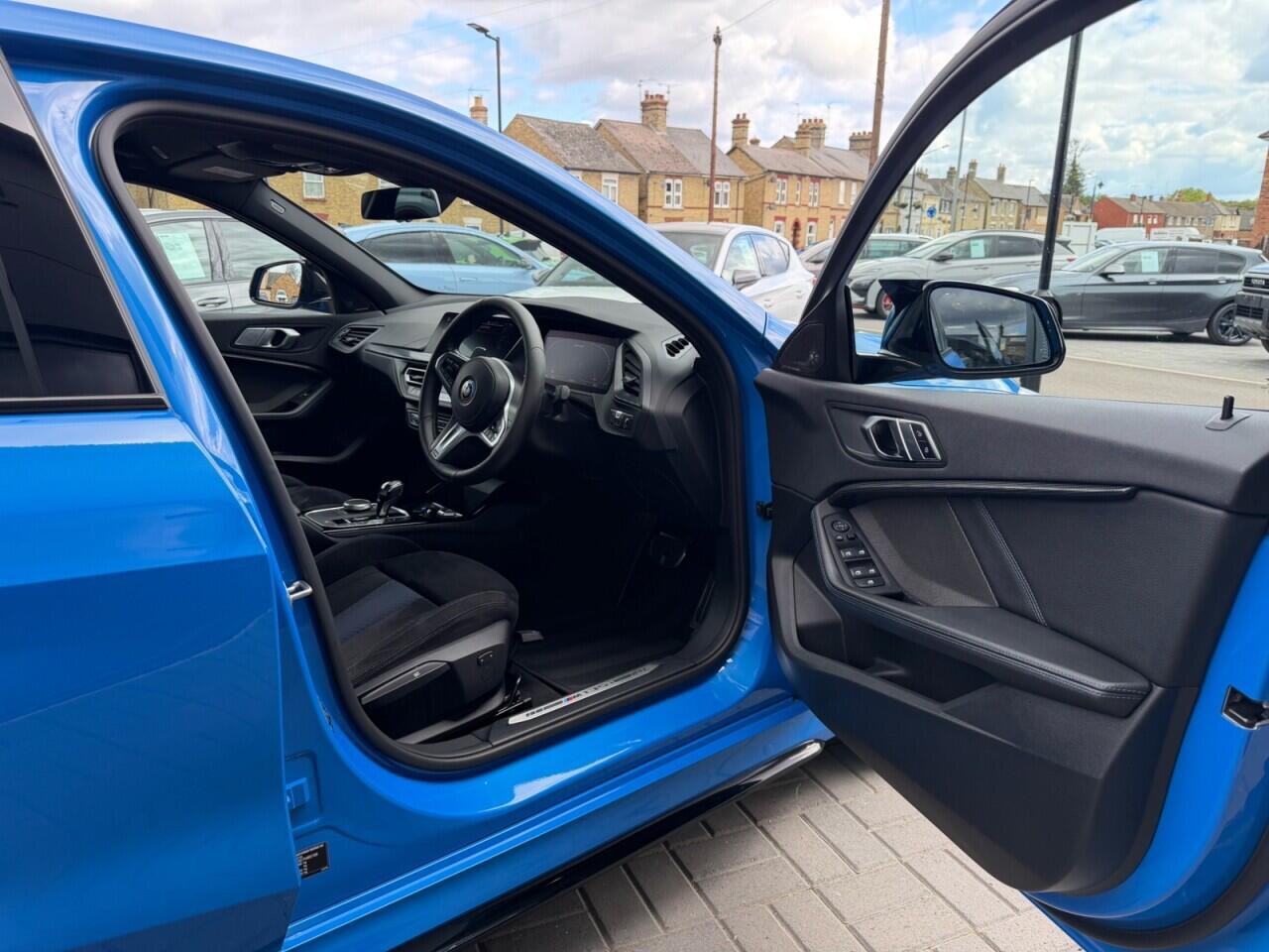 BMW 1 Series view 11
